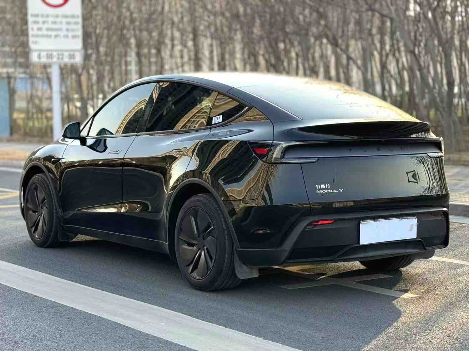 Tesla Model Y 2026 car image #5