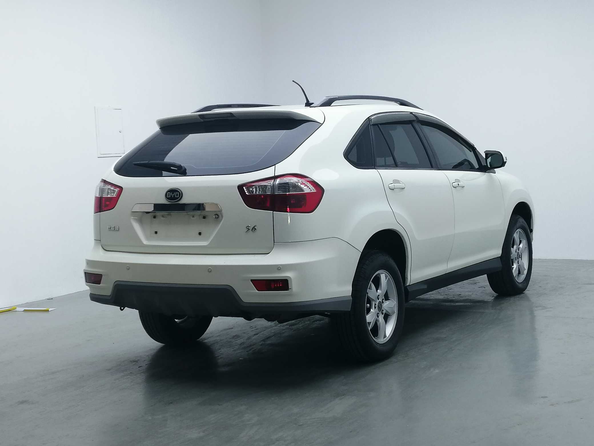 BYD S6 2013 car image #5