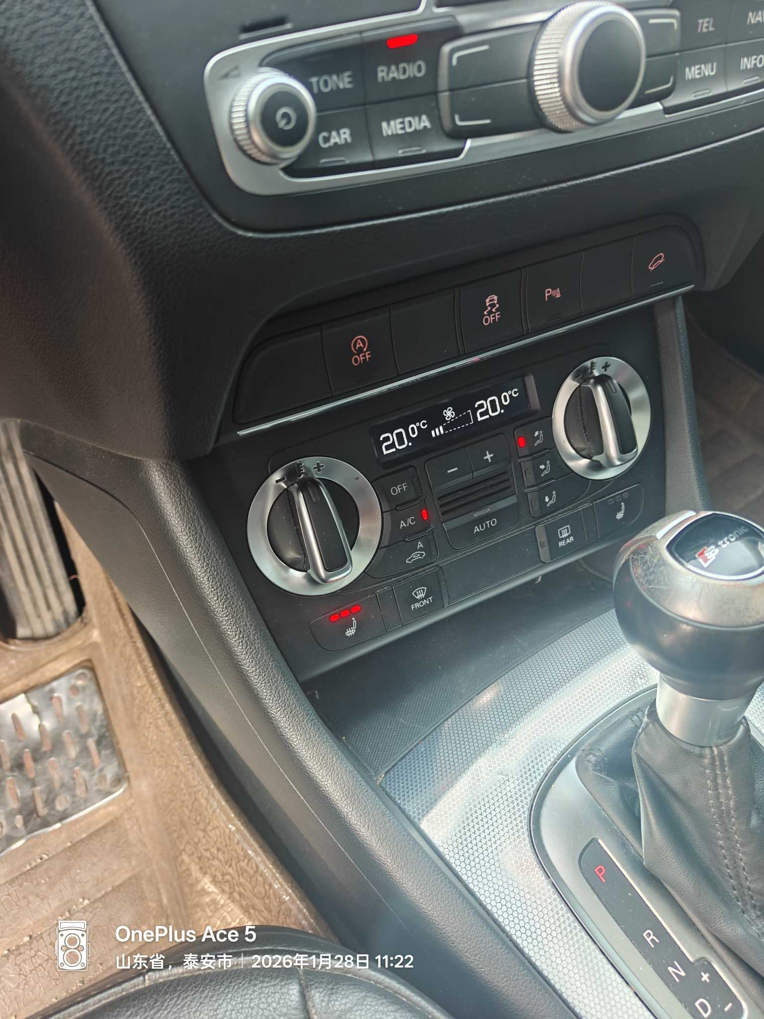 Audi Q3 2016 car image #5