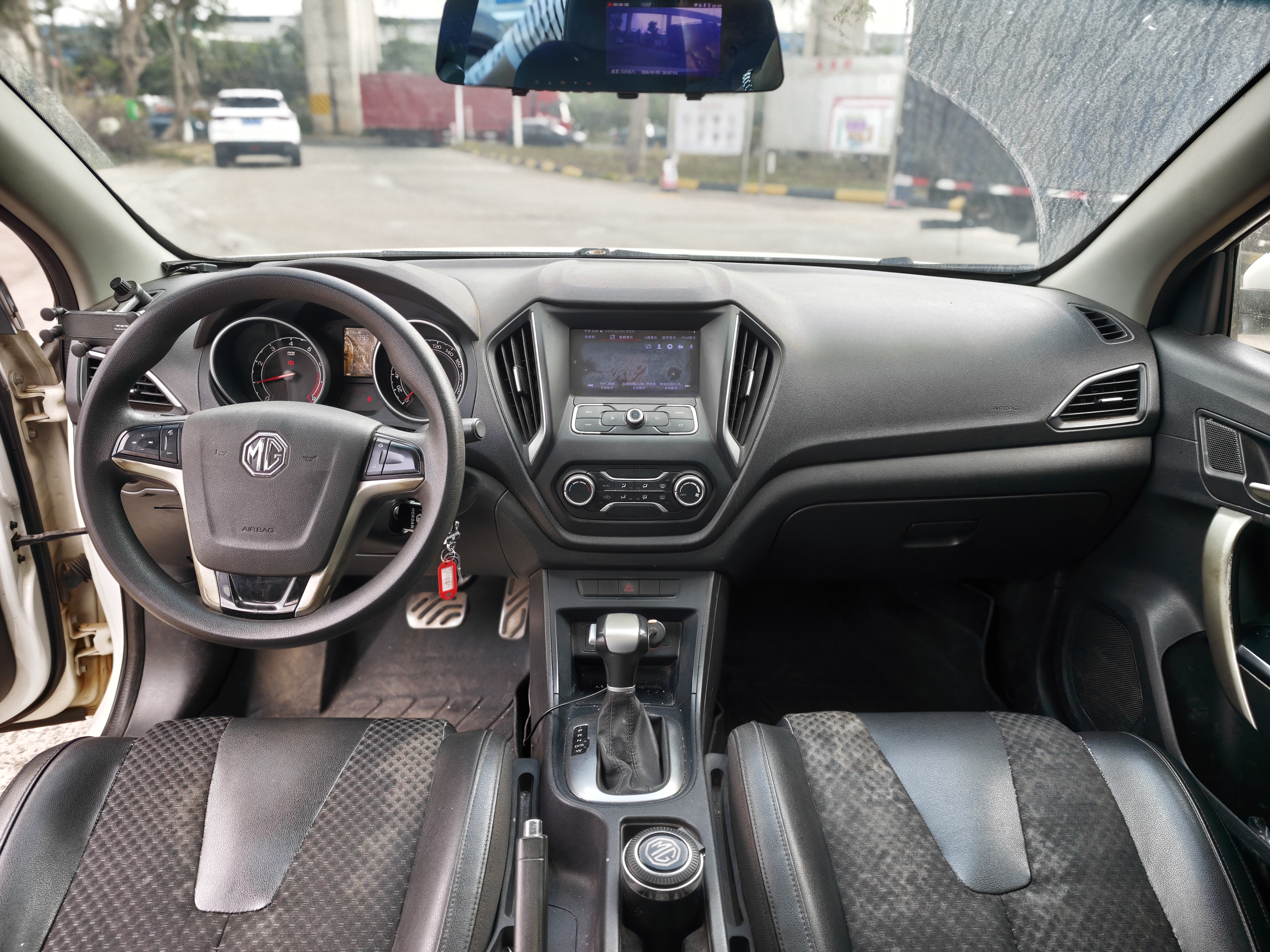 MG GT 2014 car image #5