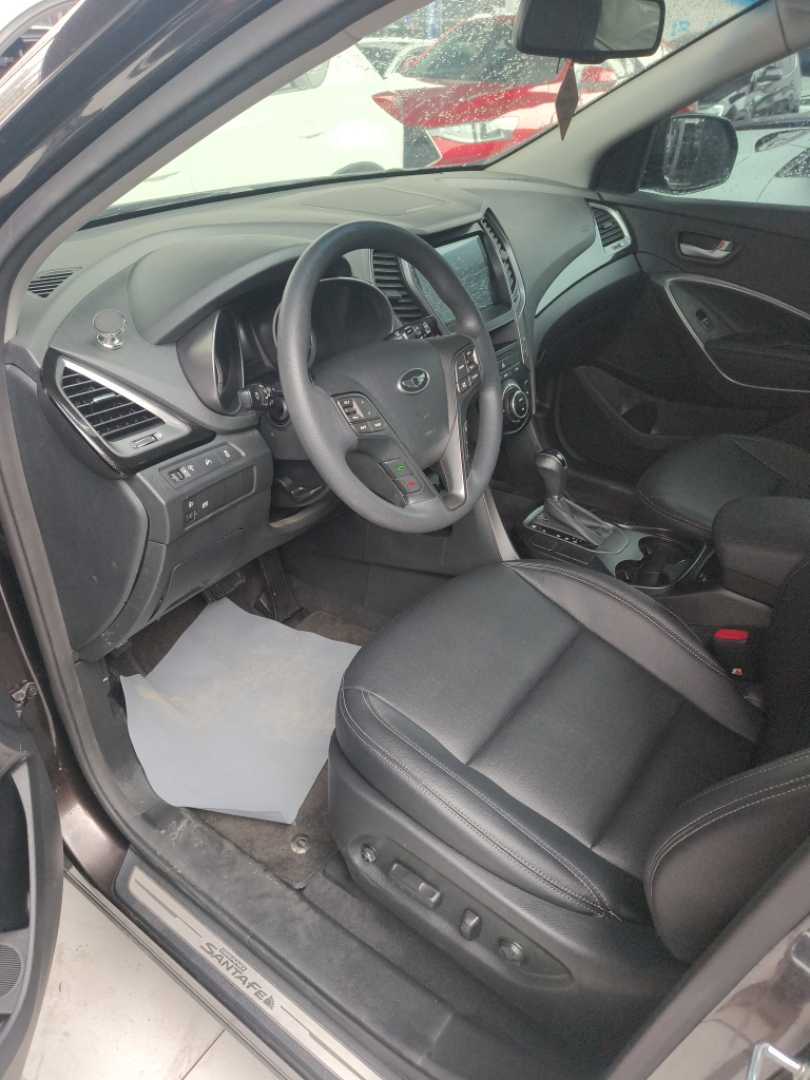 Hyundai Grand Santa Fe 2017 car image #5