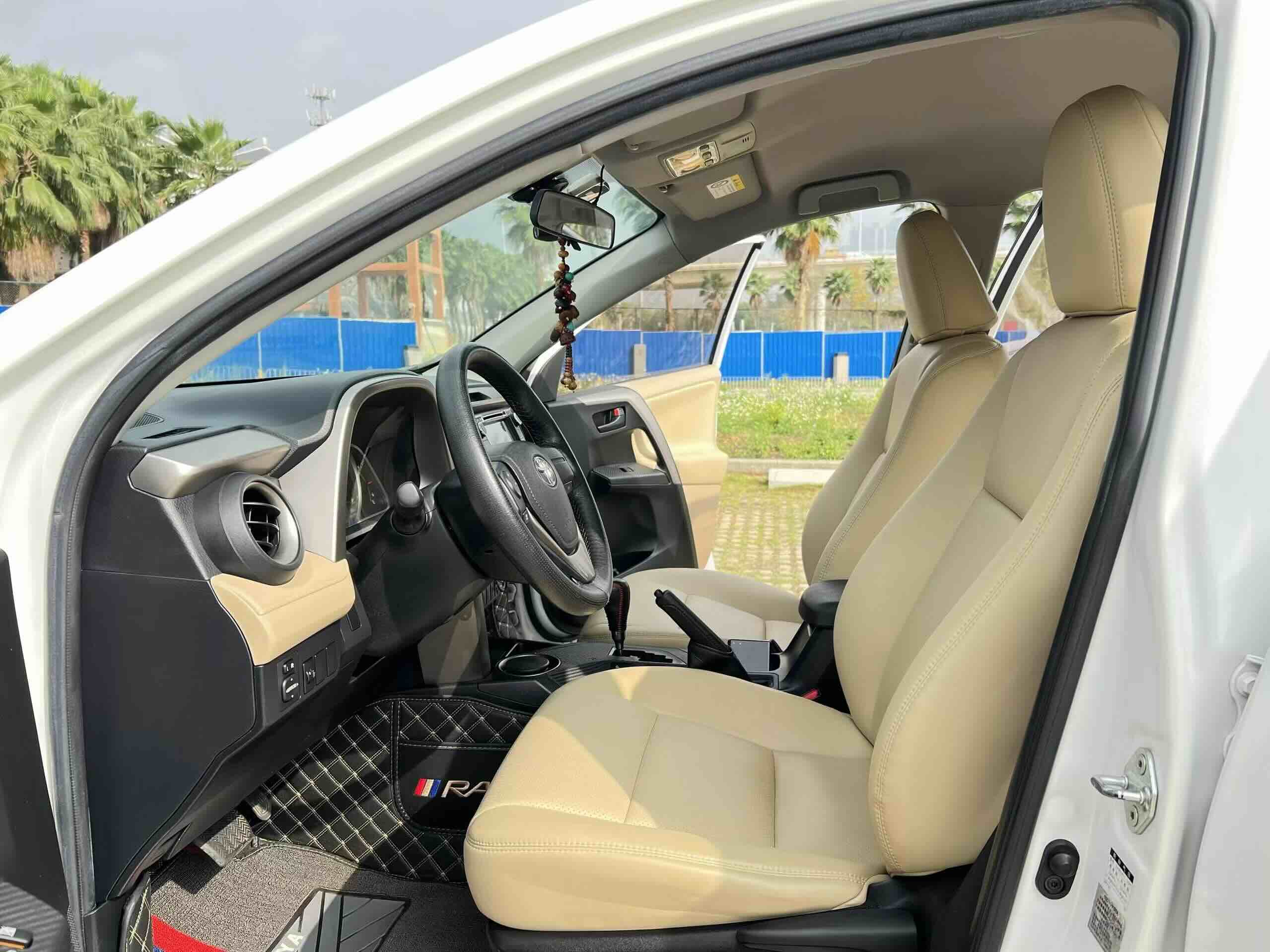 Toyota RAV4 2015 immagine di auto #5