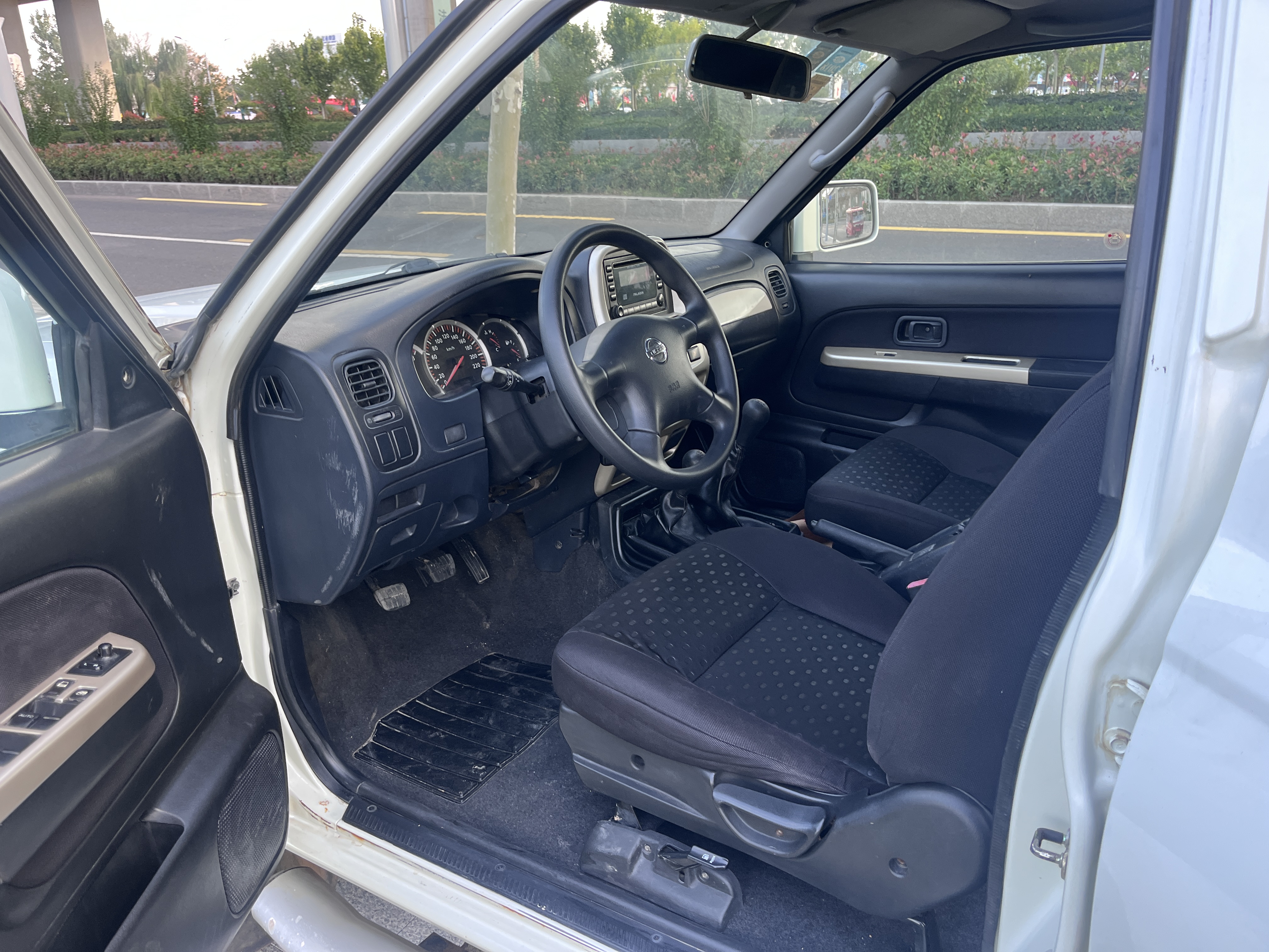 日产 日产帕拉丁 2015 汽车图片 #5