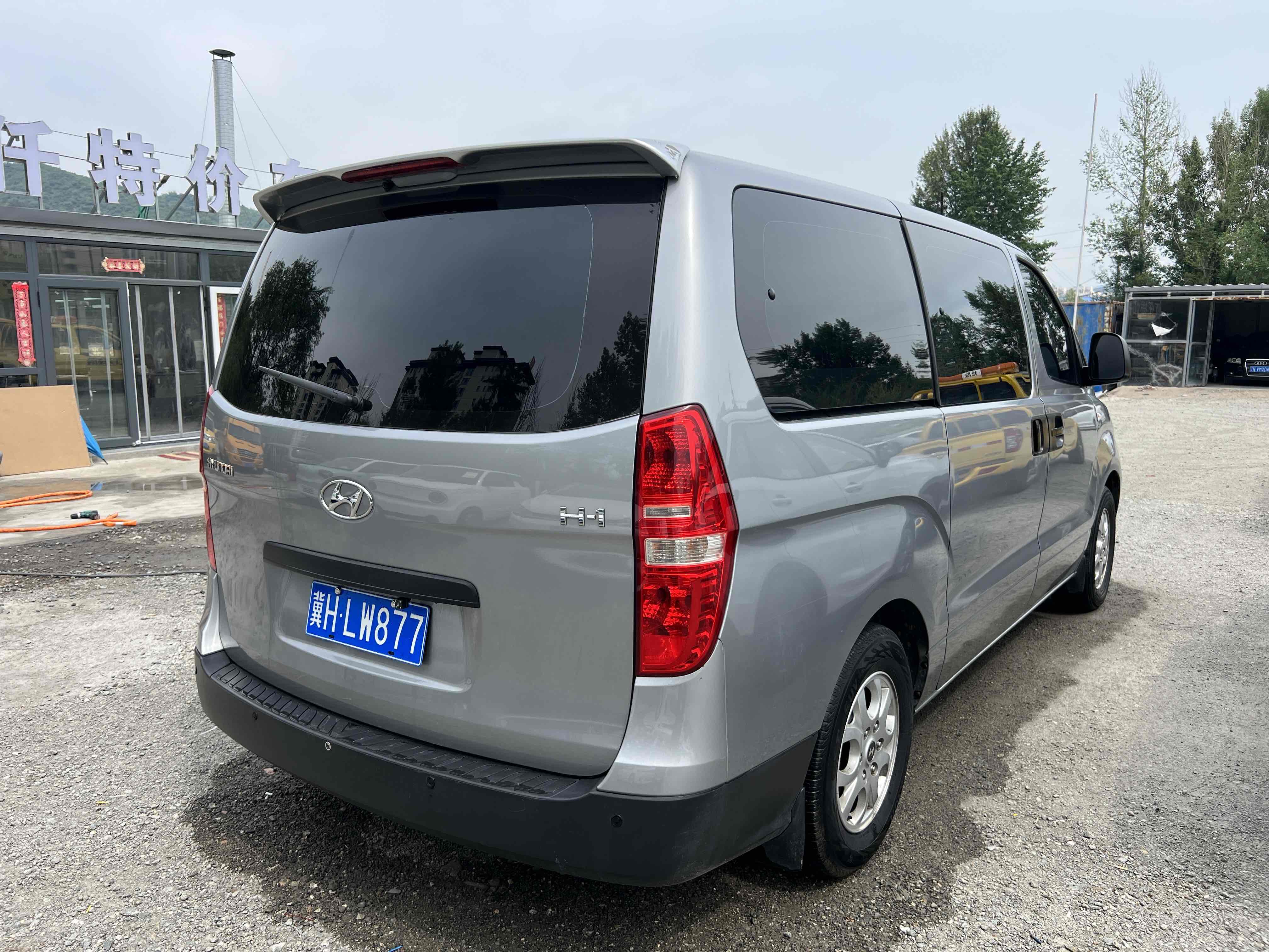 Hyundai H-1 2011 car image #5