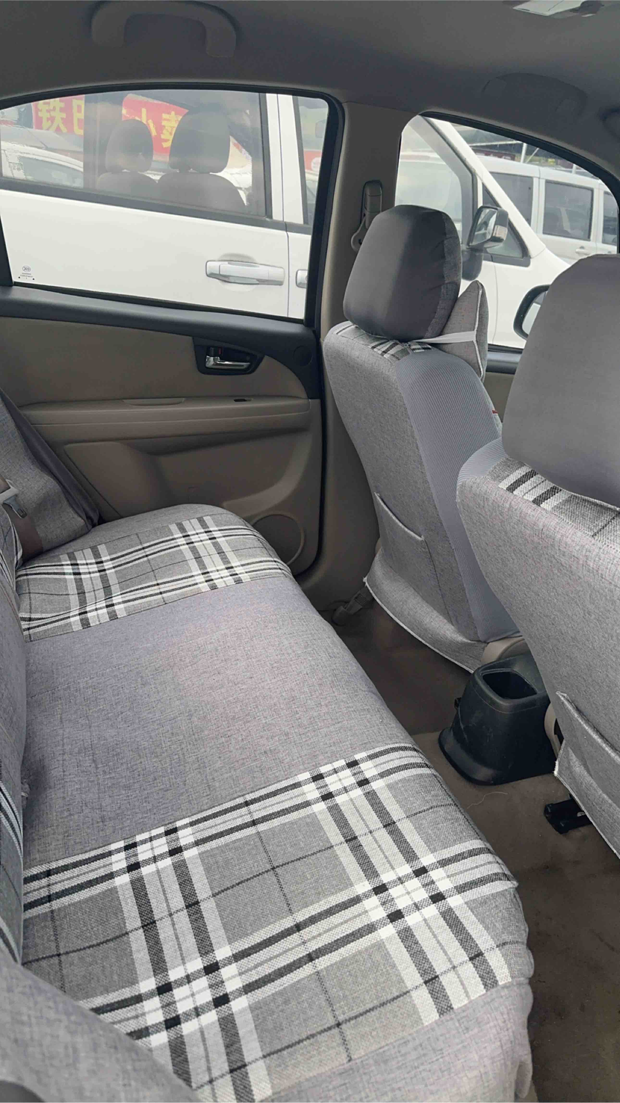 Suzuki SX4 Sedan 2010 imagem de carro #5