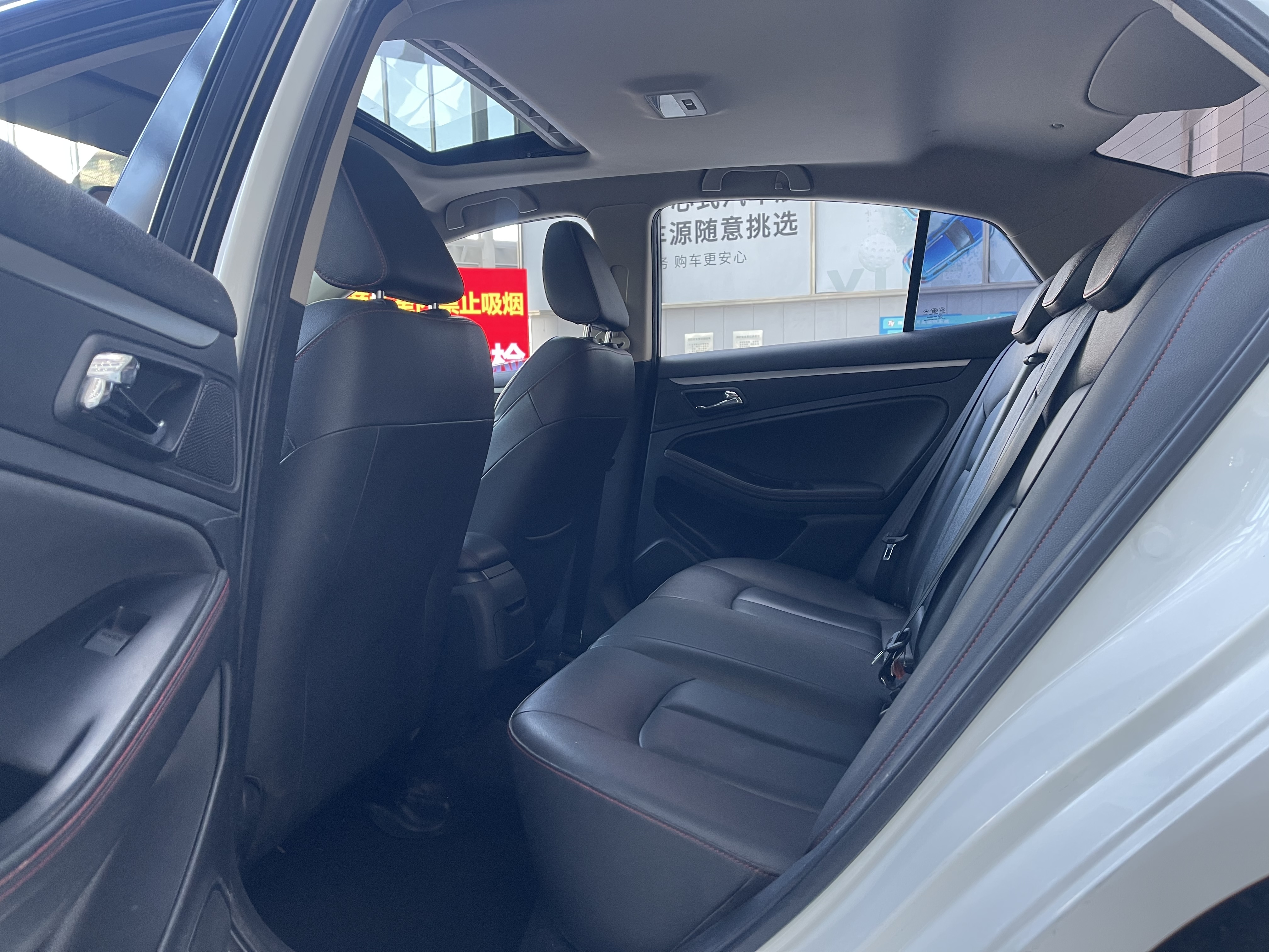 2014 car image #5