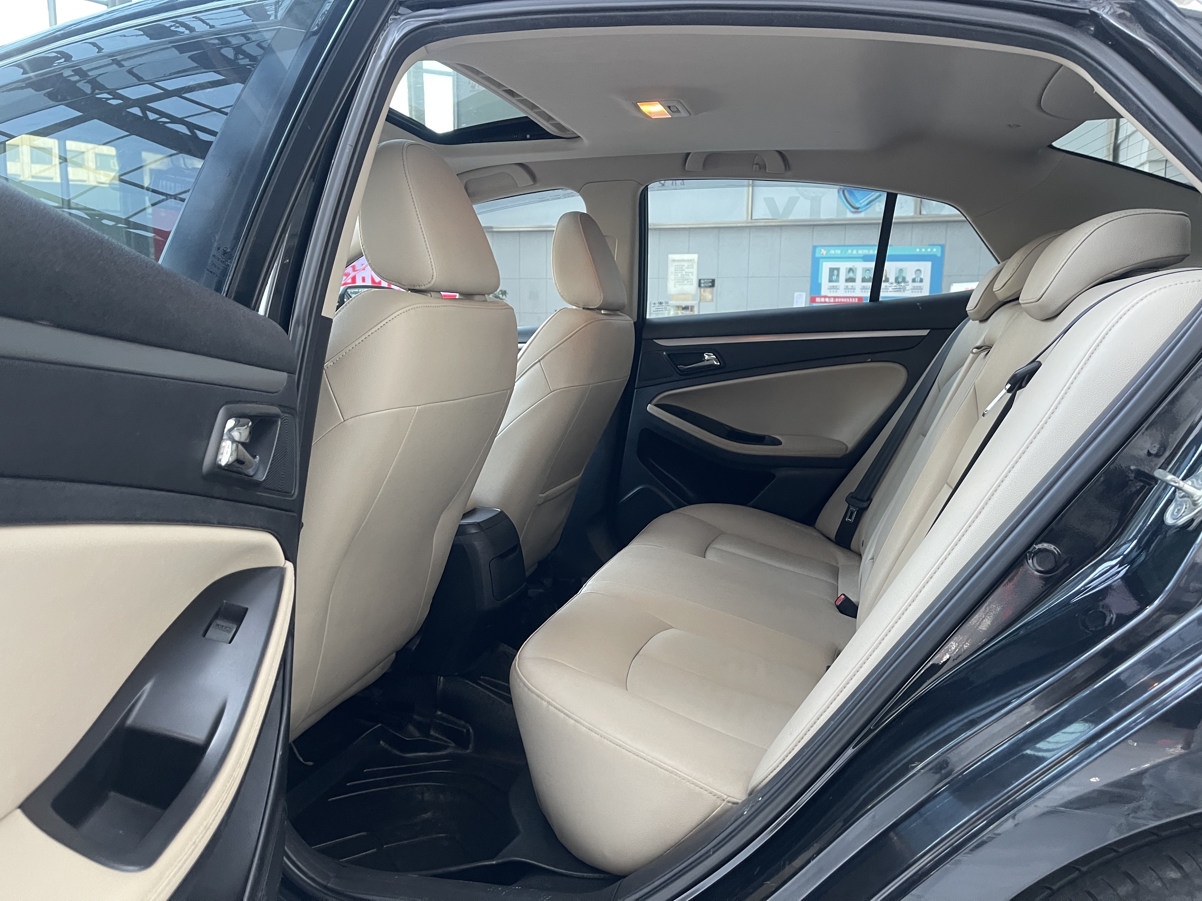 2014 car image #5