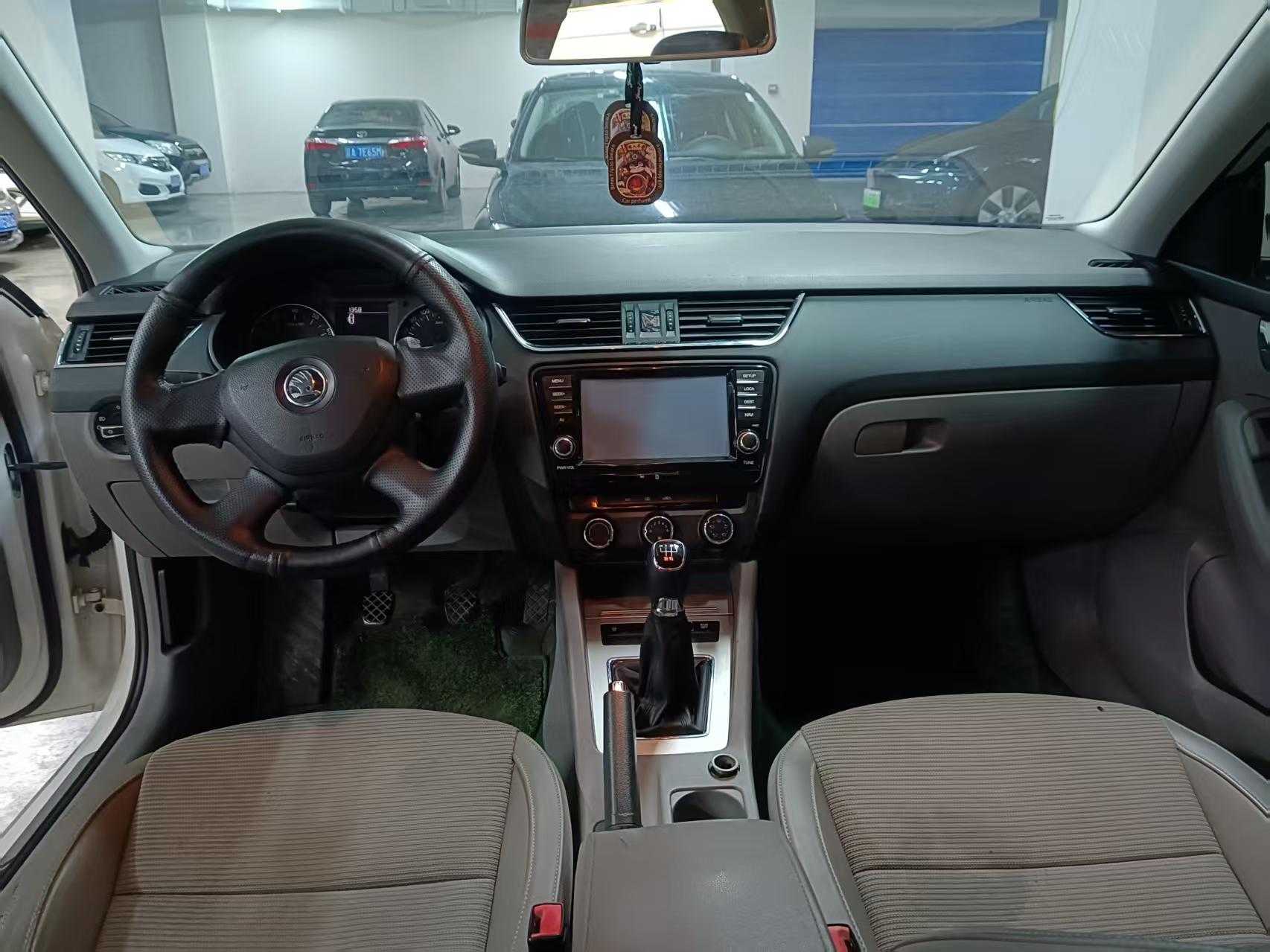 Skoda Octavia 2015 car image #5