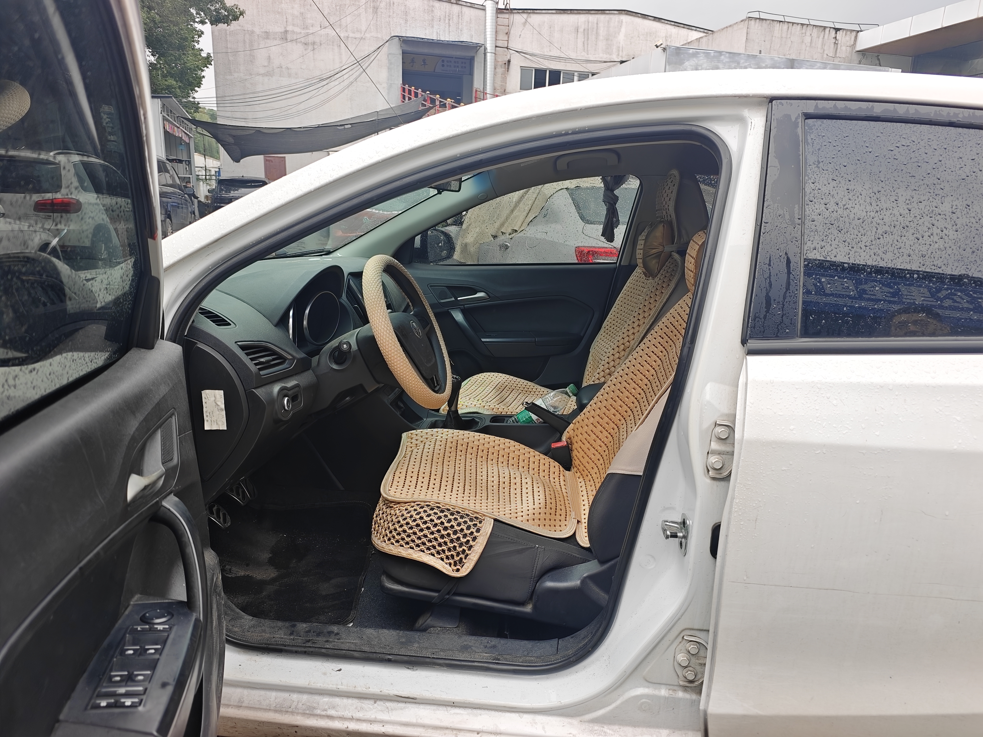 MG GT 2015 car image #5