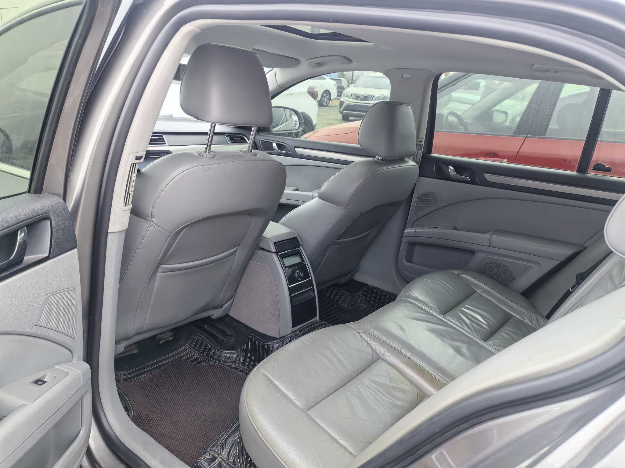 Skoda Superb 2013 car image #5