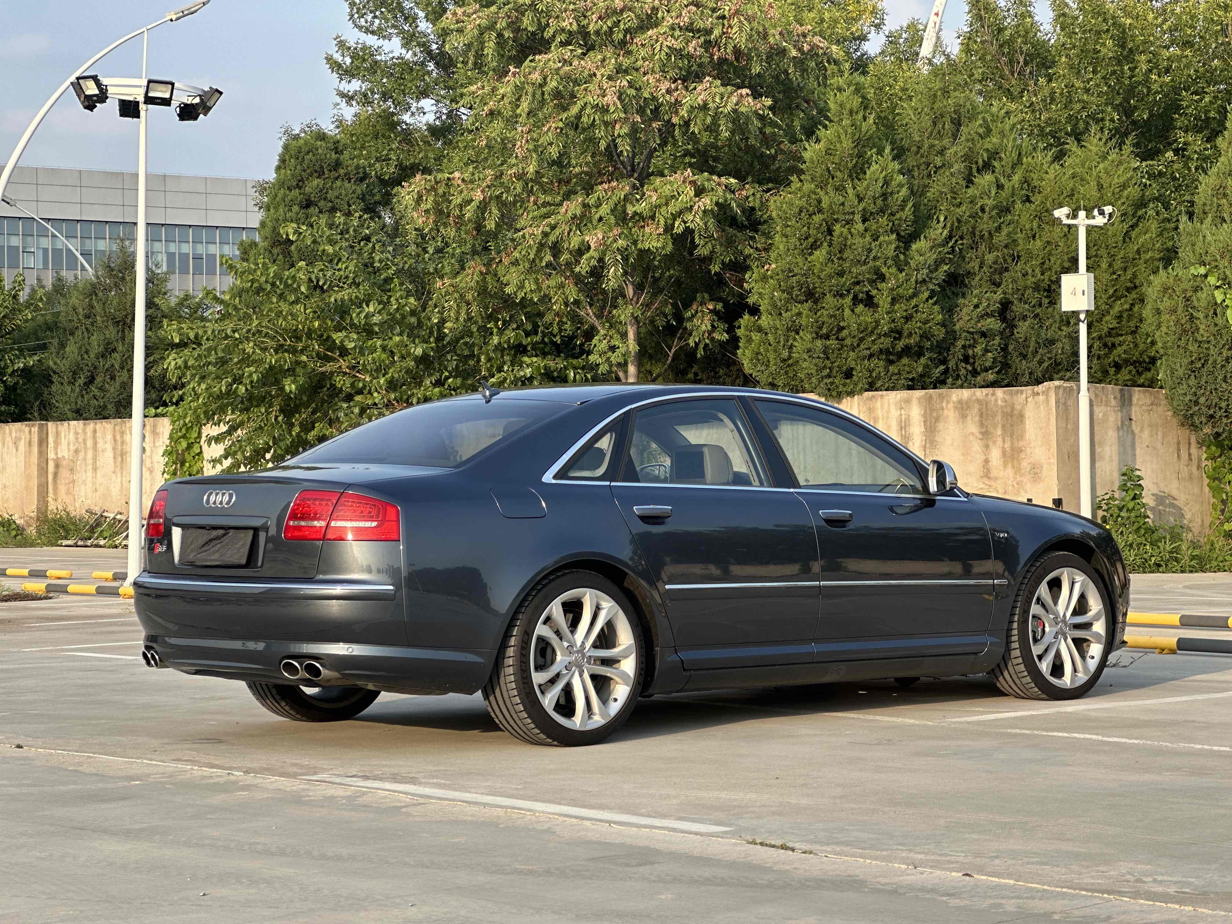 Audi S8 2008 изображение автомобиля #5