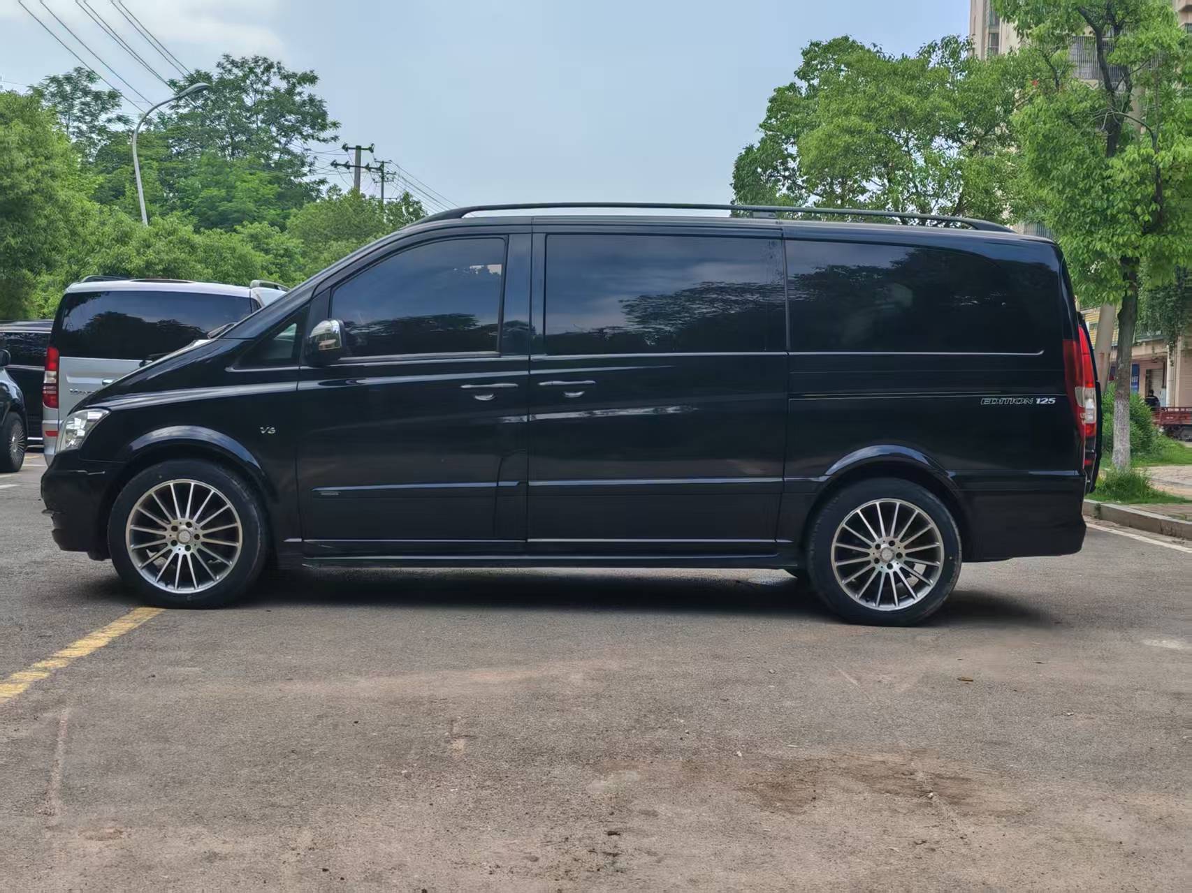 Mercedes-Benz Viano (Imported) 2012 car image #5