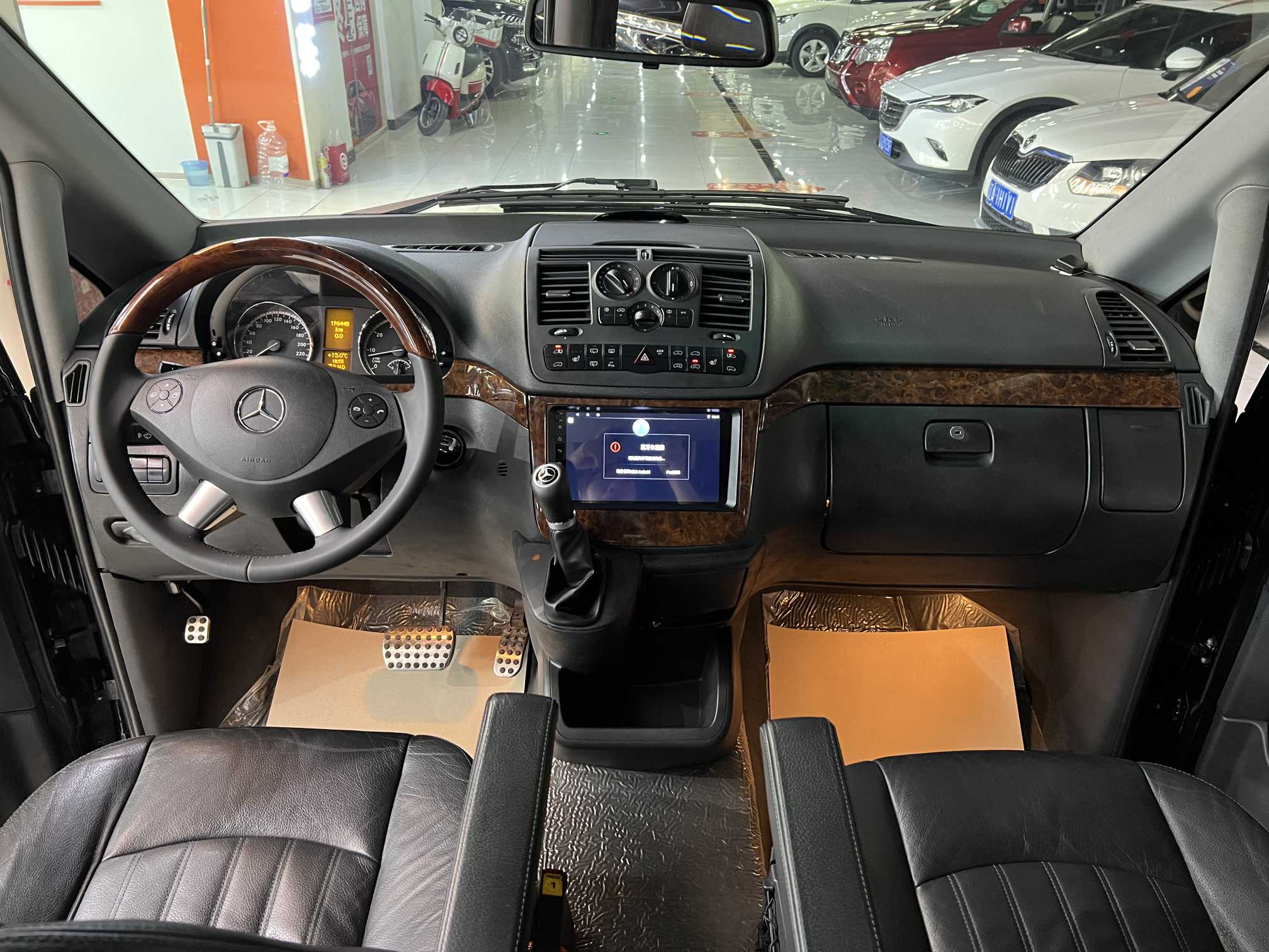 Mercedes-Benz Viano (Imported) 2011 car image #5