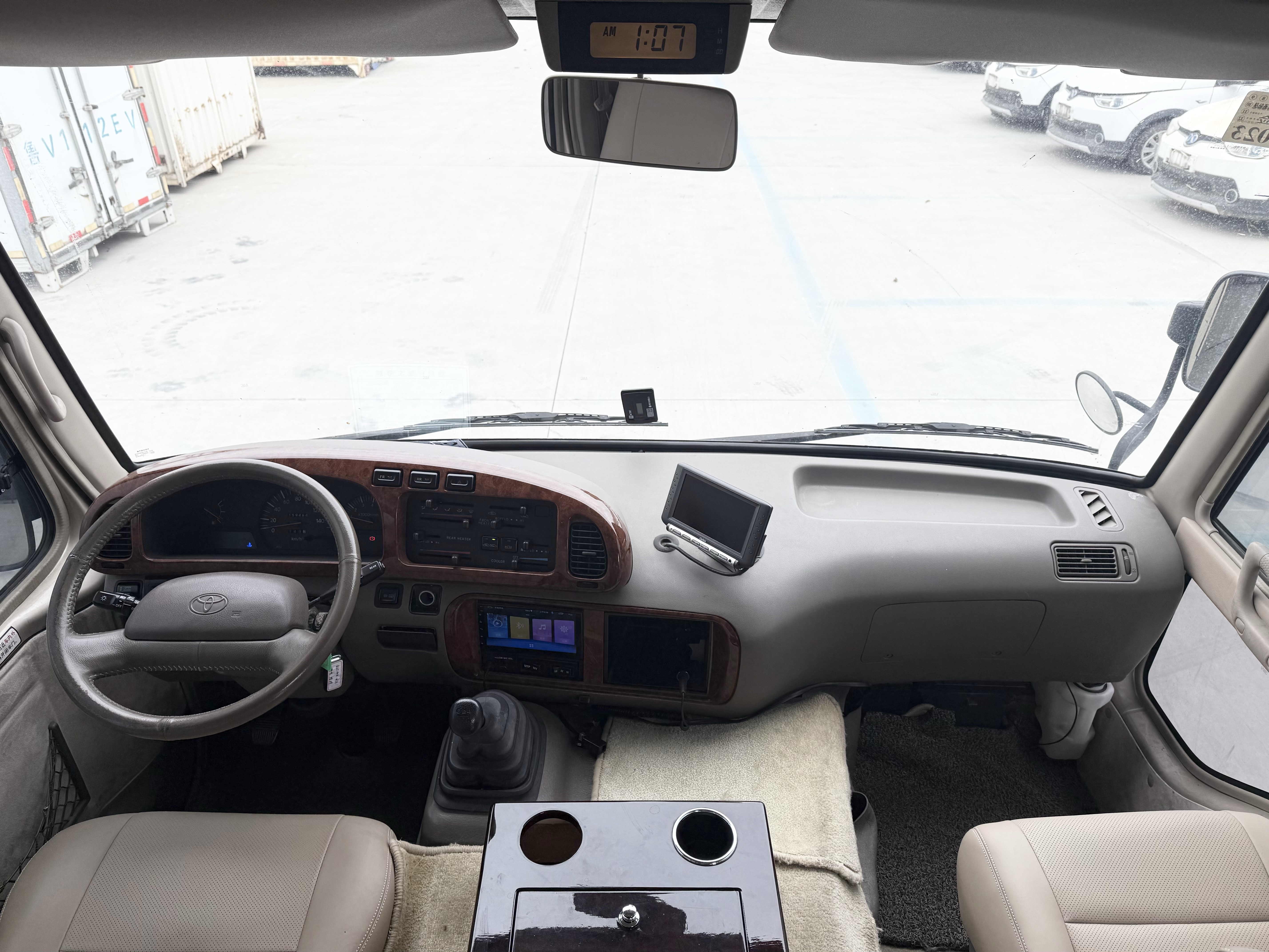 Toyota Coaster 2011 imagen de coche #5