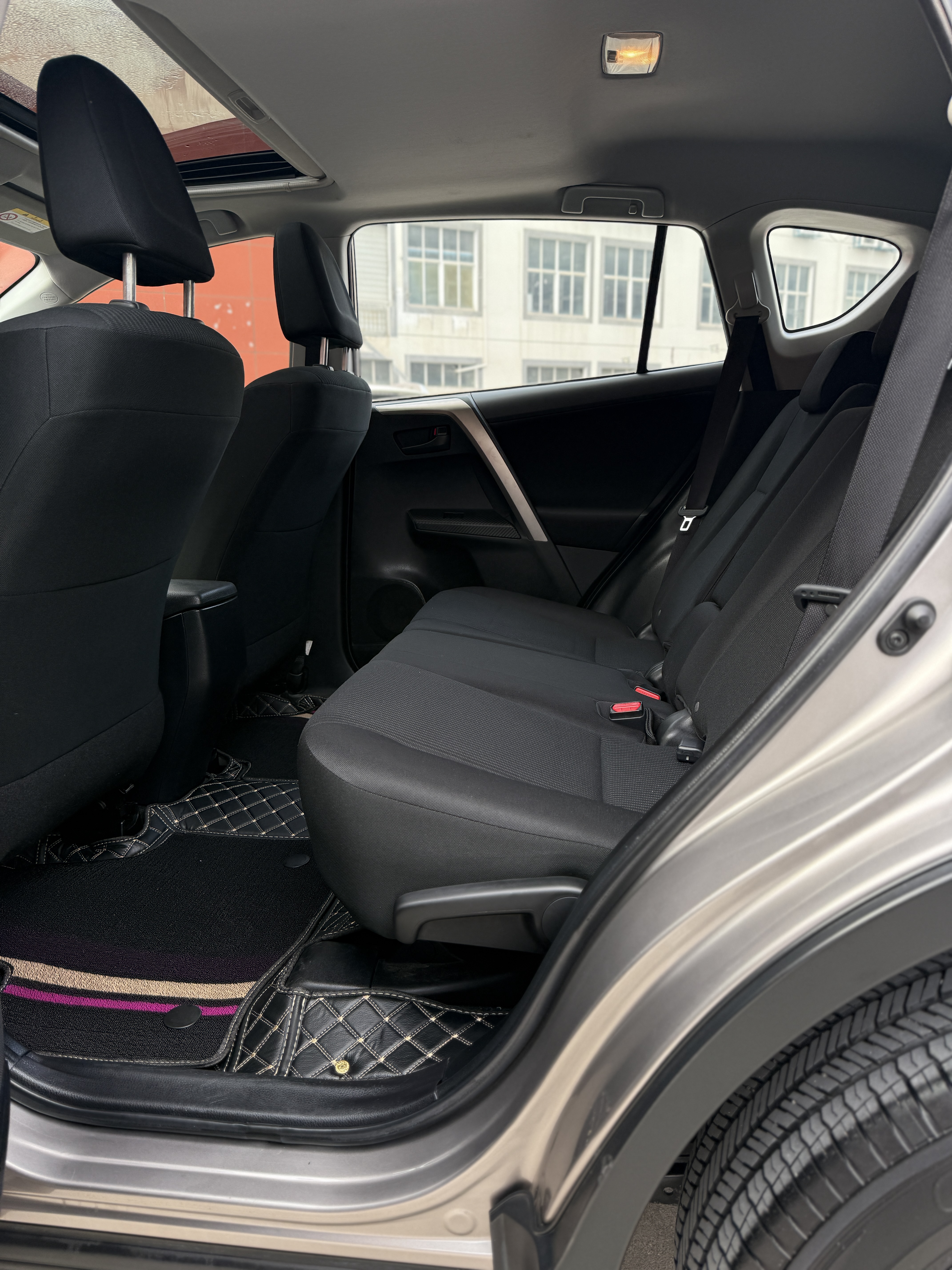 Toyota RAV4 2016 car image #5