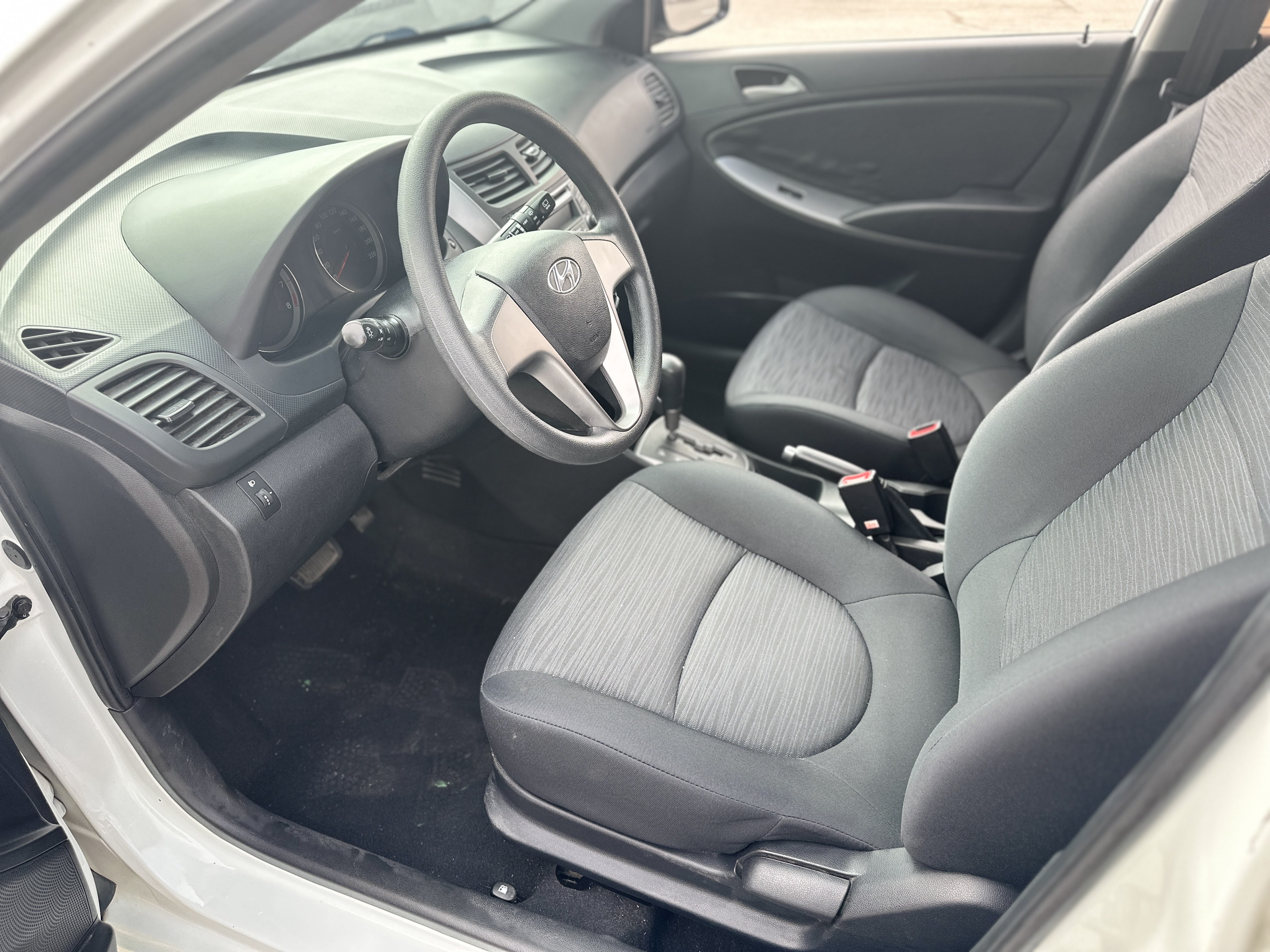 Hyundai Reina Hatchback 2017 car image #5