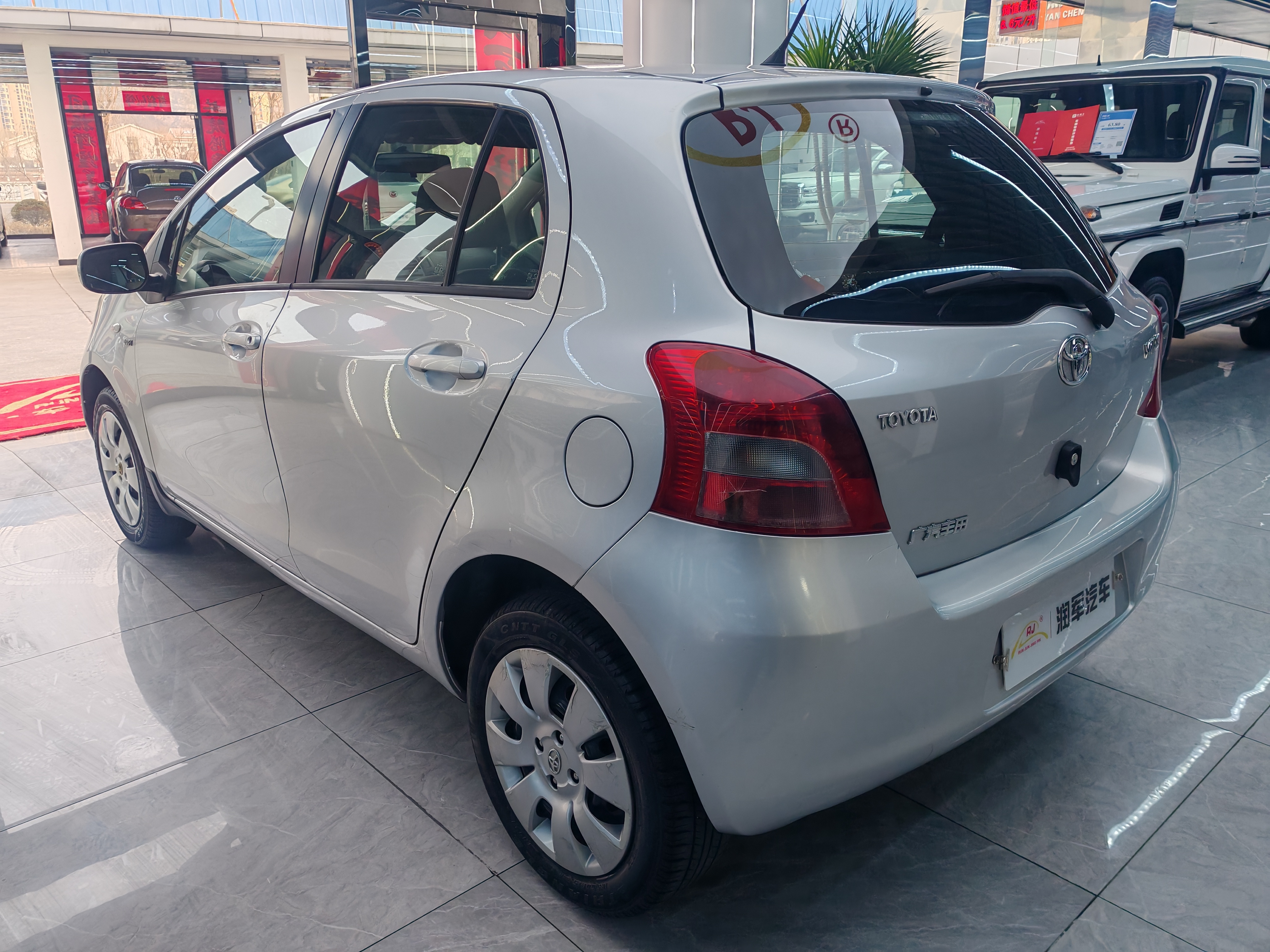 Yaris 2010 #5 Yaris 2010 car image #5