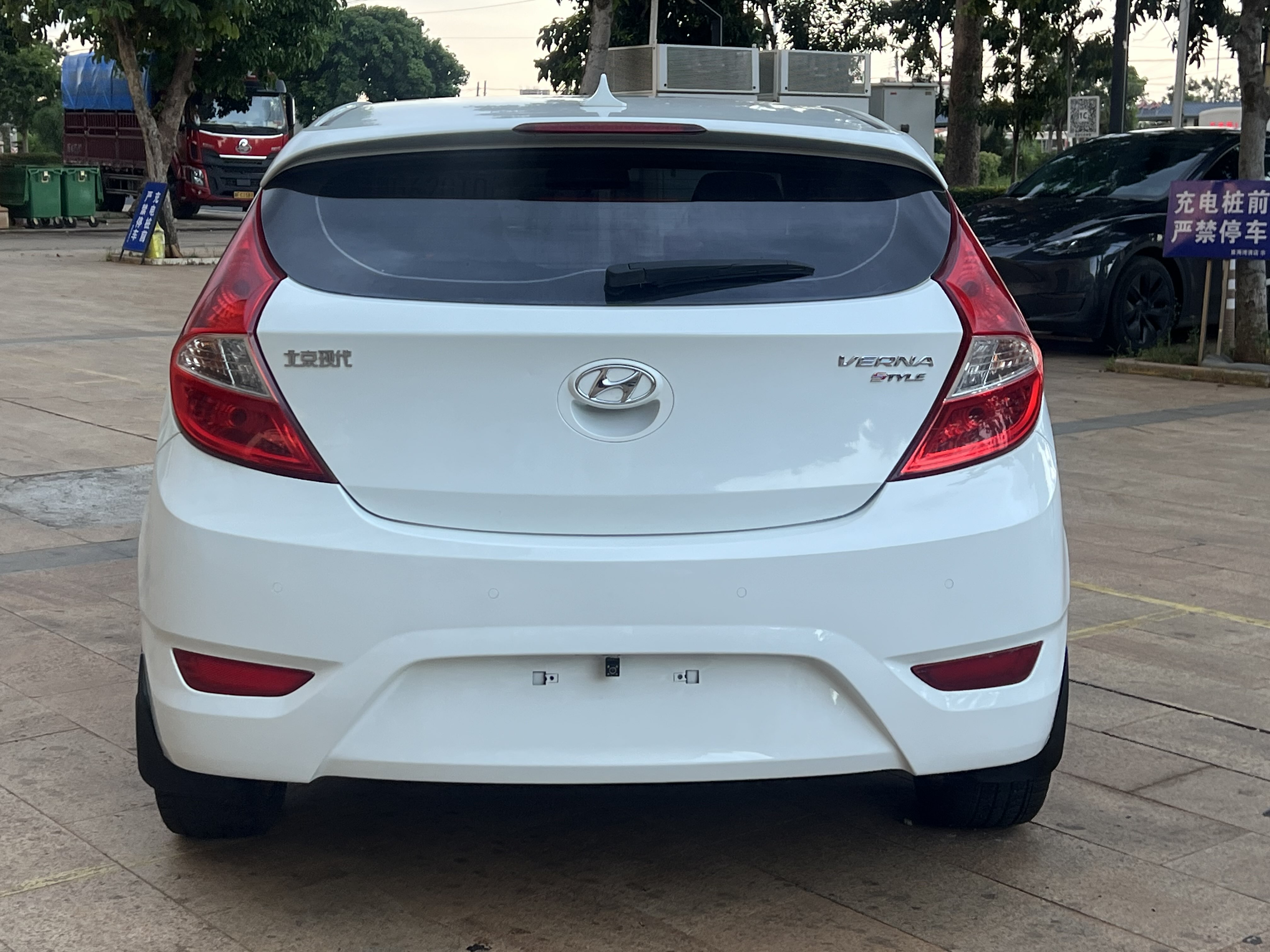 Hyundai Reina Hatchback 2014 #5 Hyundai Reina Hatchback 2014 imagen de coche #5