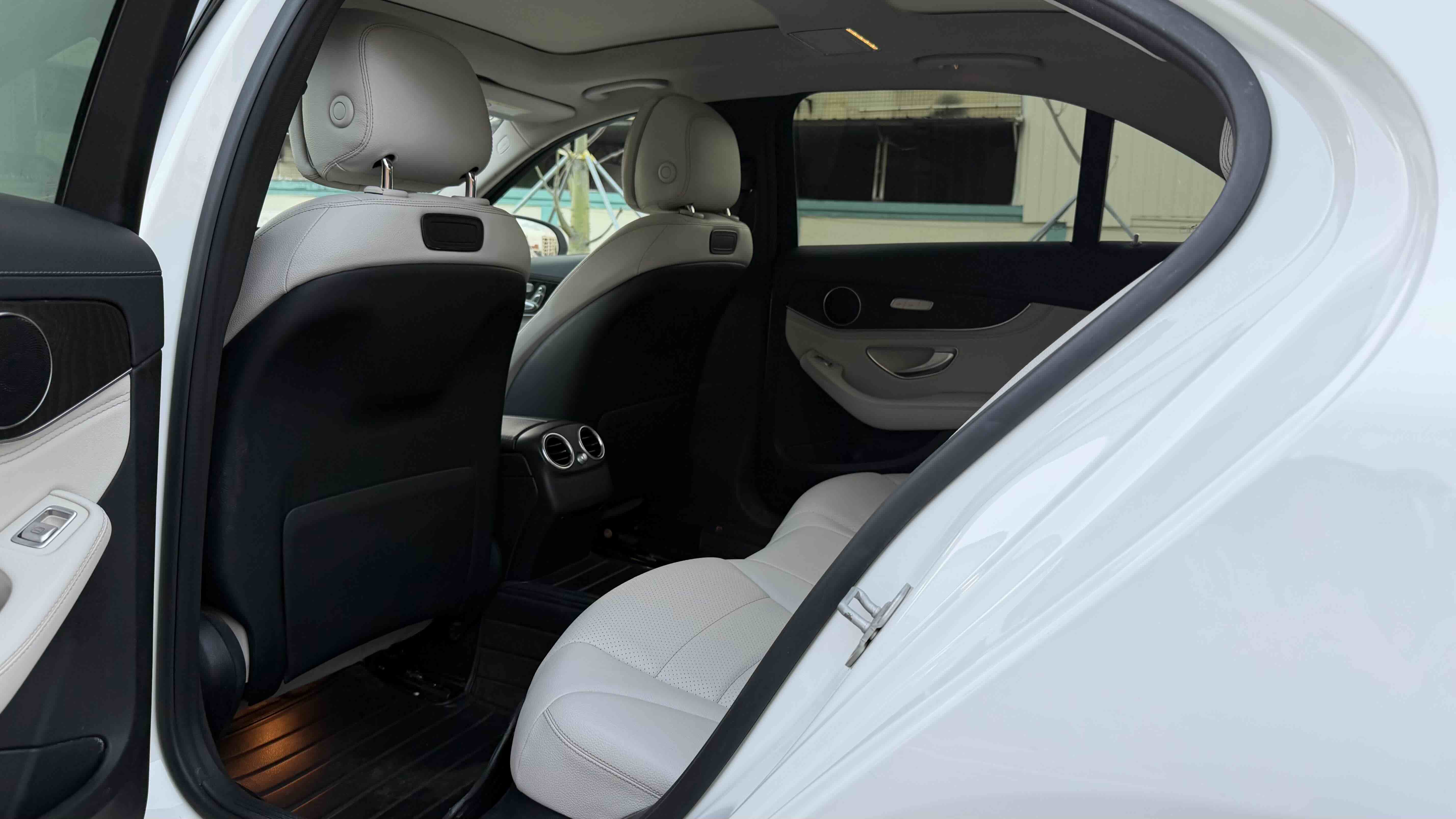Mercedes-Benz C Class 2016 car image #5