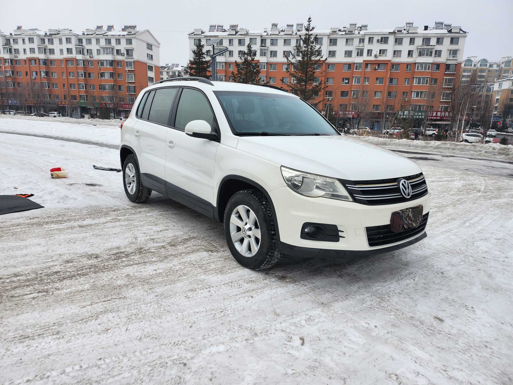 Volkswagen Tiguan 2011 car image #5