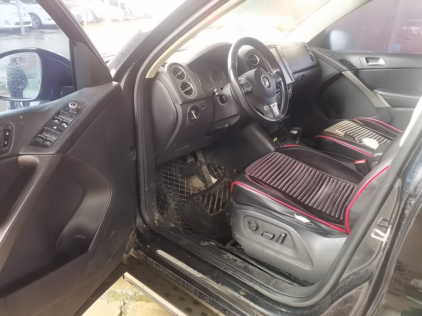 Volkswagen Tiguan 2010 car image #5