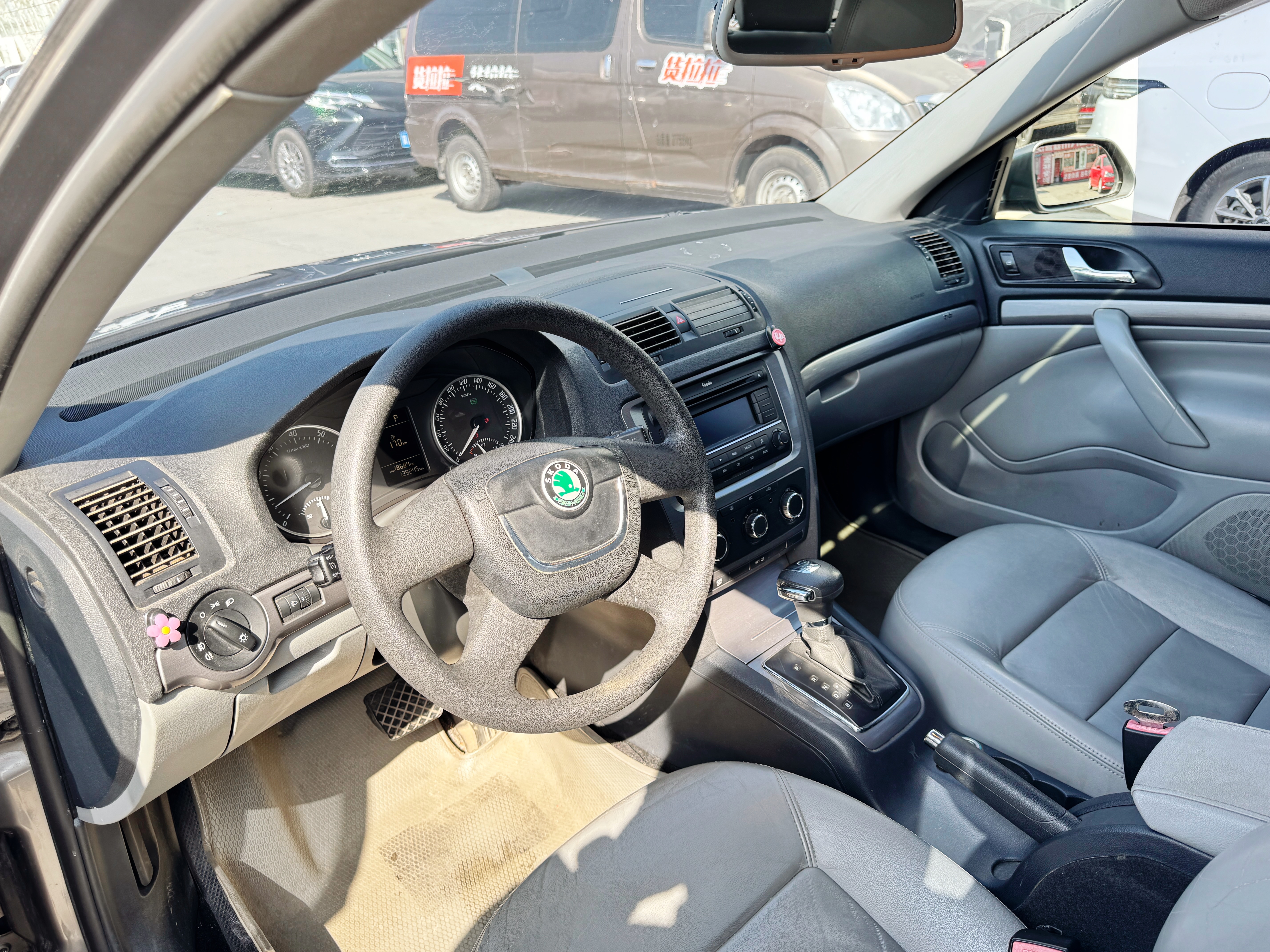 Skoda Octavia 2010 car image #5