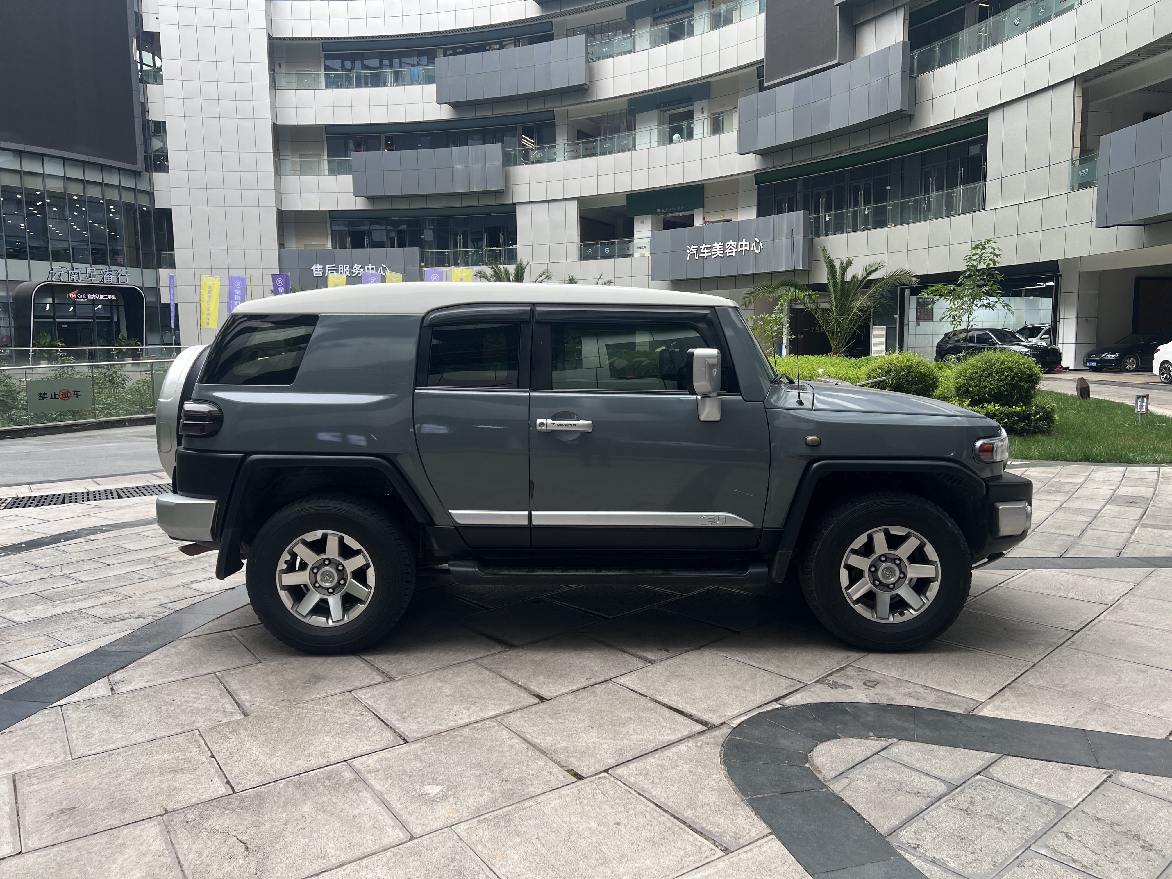 Toyota FJ Cruiser 2018 immagine di auto #5