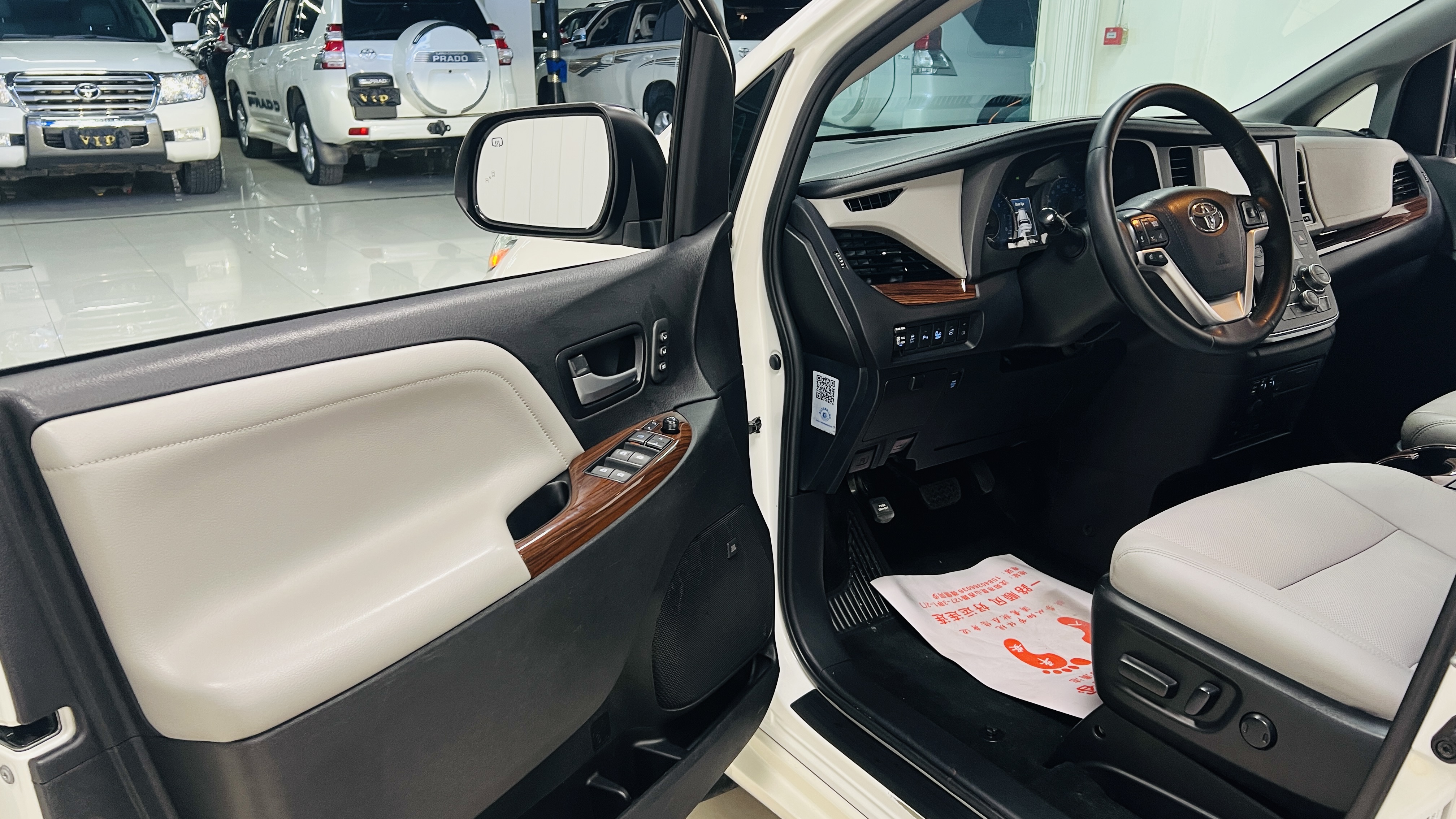 Toyota SIENNA 2016 car image #5