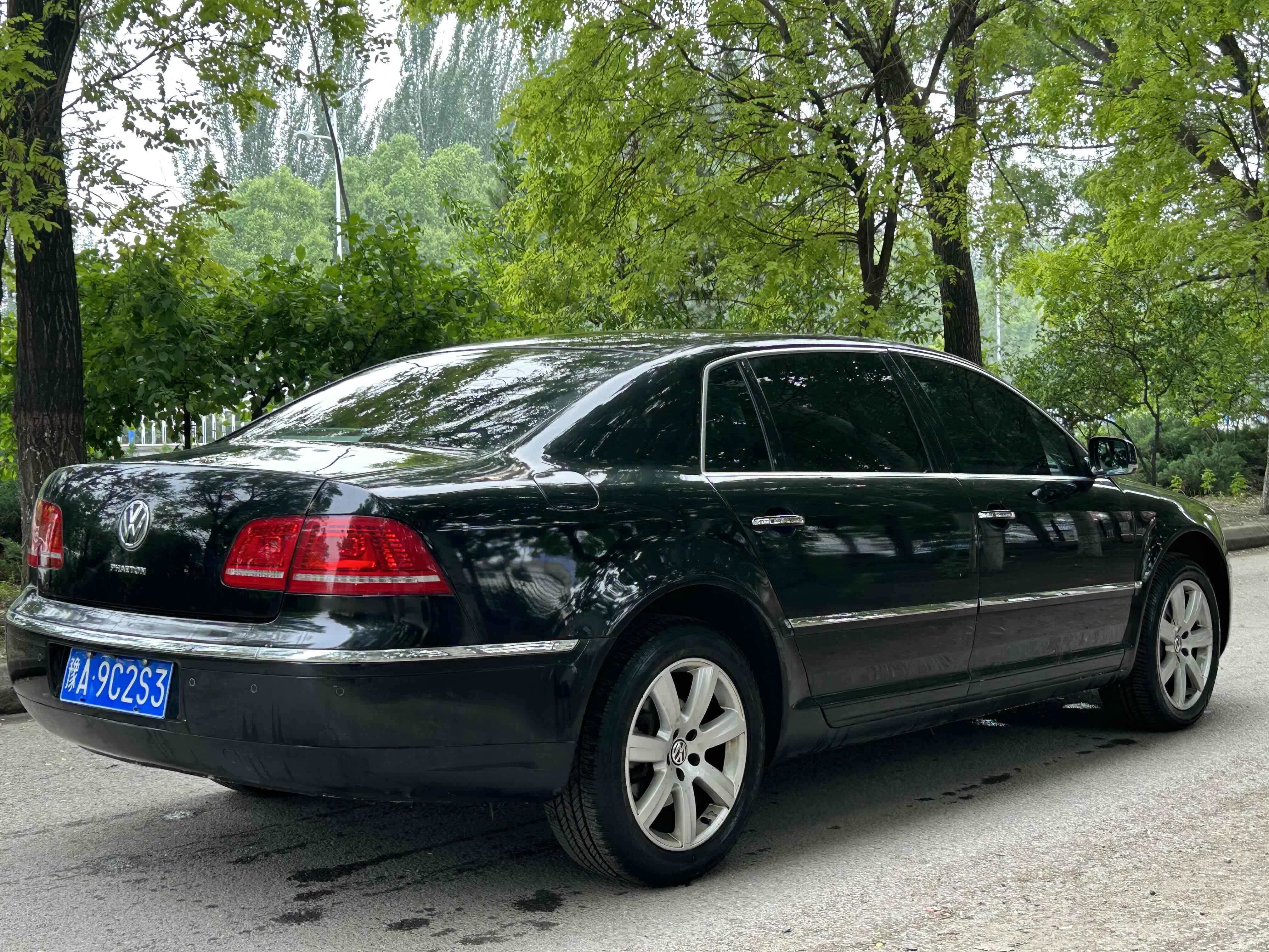 Volkswagen Pheaton 2011 immagine di auto #5