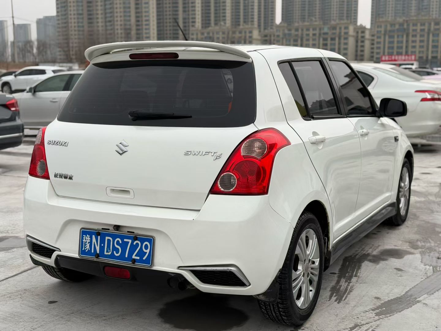 Suzuki Swift 2013 car image #5