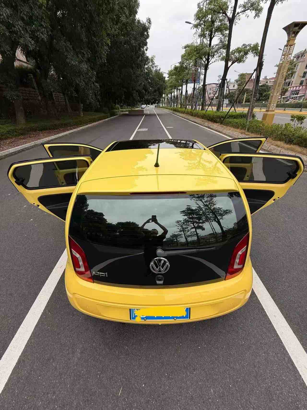 Volkswagen up! 2015 car image #5