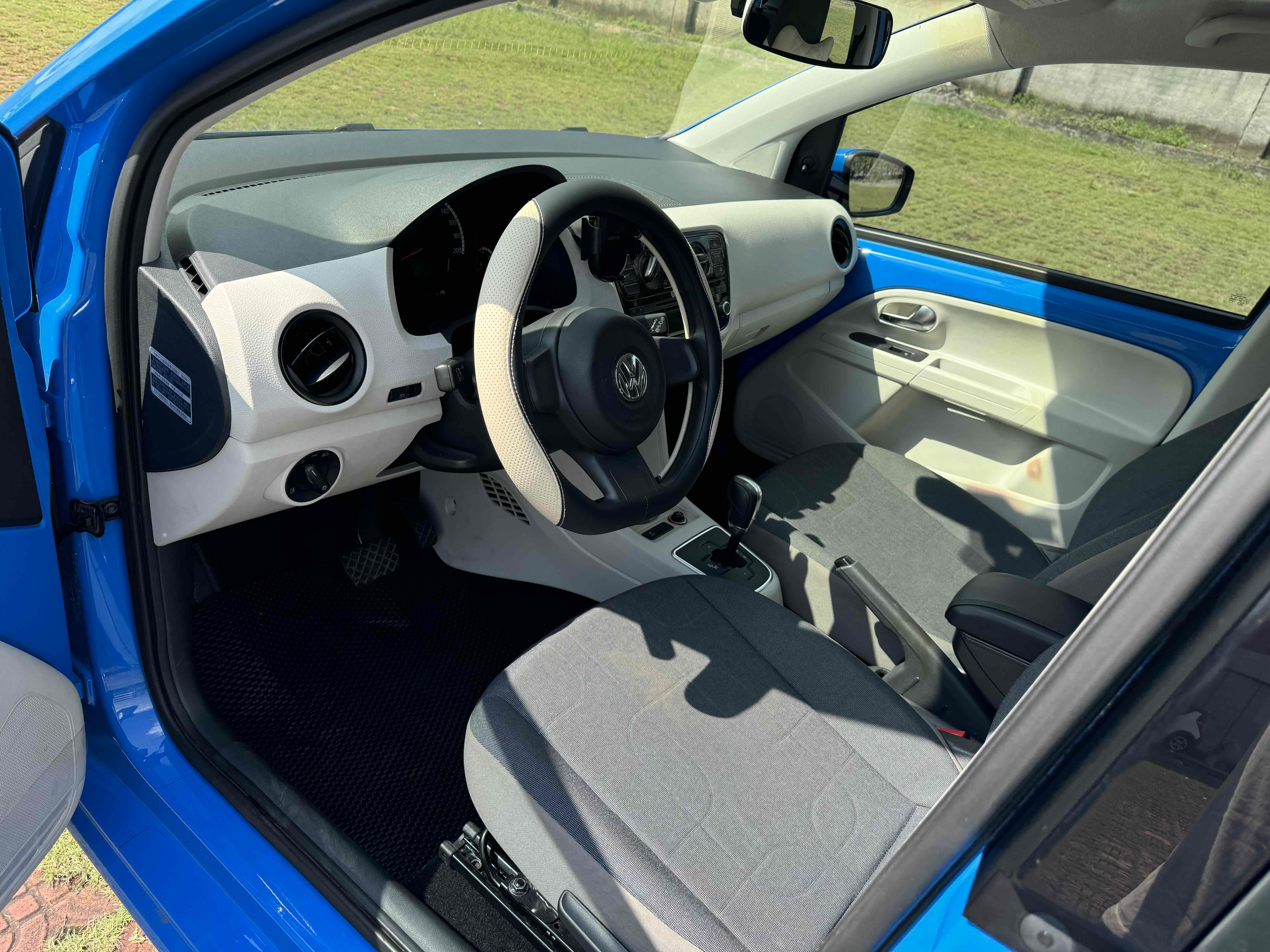 Volkswagen up! 2016 imagem de carro #5