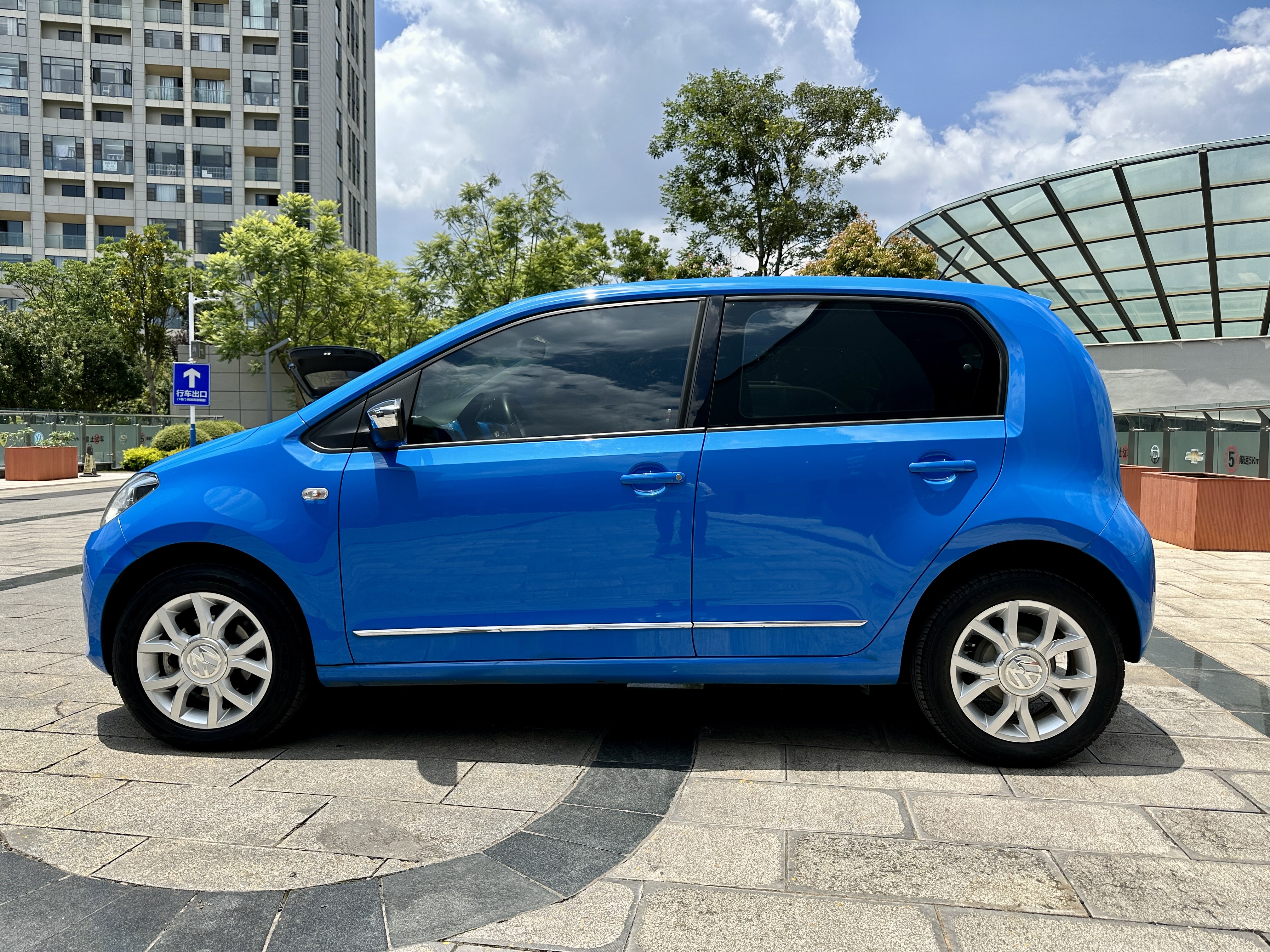 Volkswagen up! 2016 immagine di auto #5