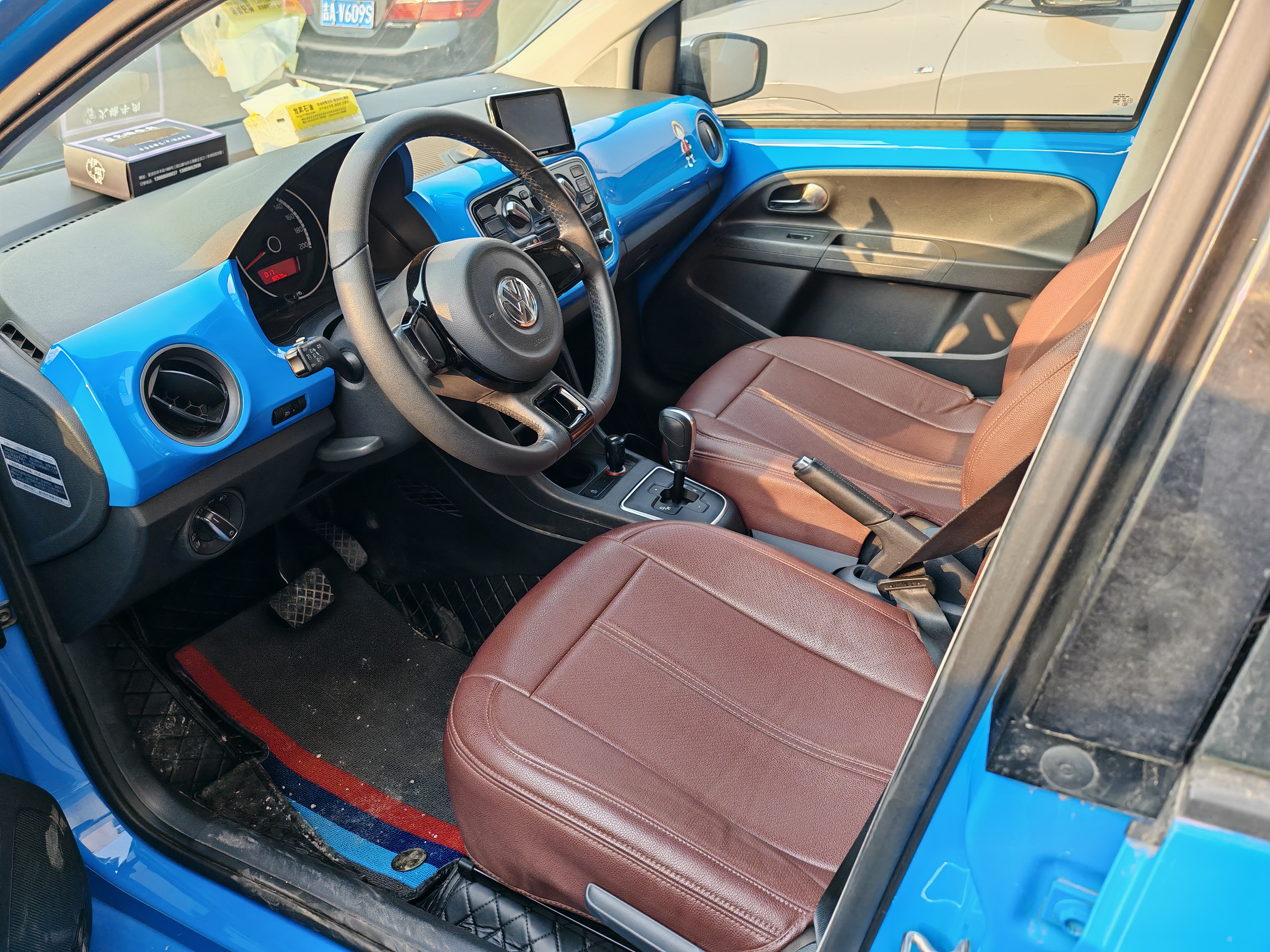 Volkswagen up! 2015 car image #5