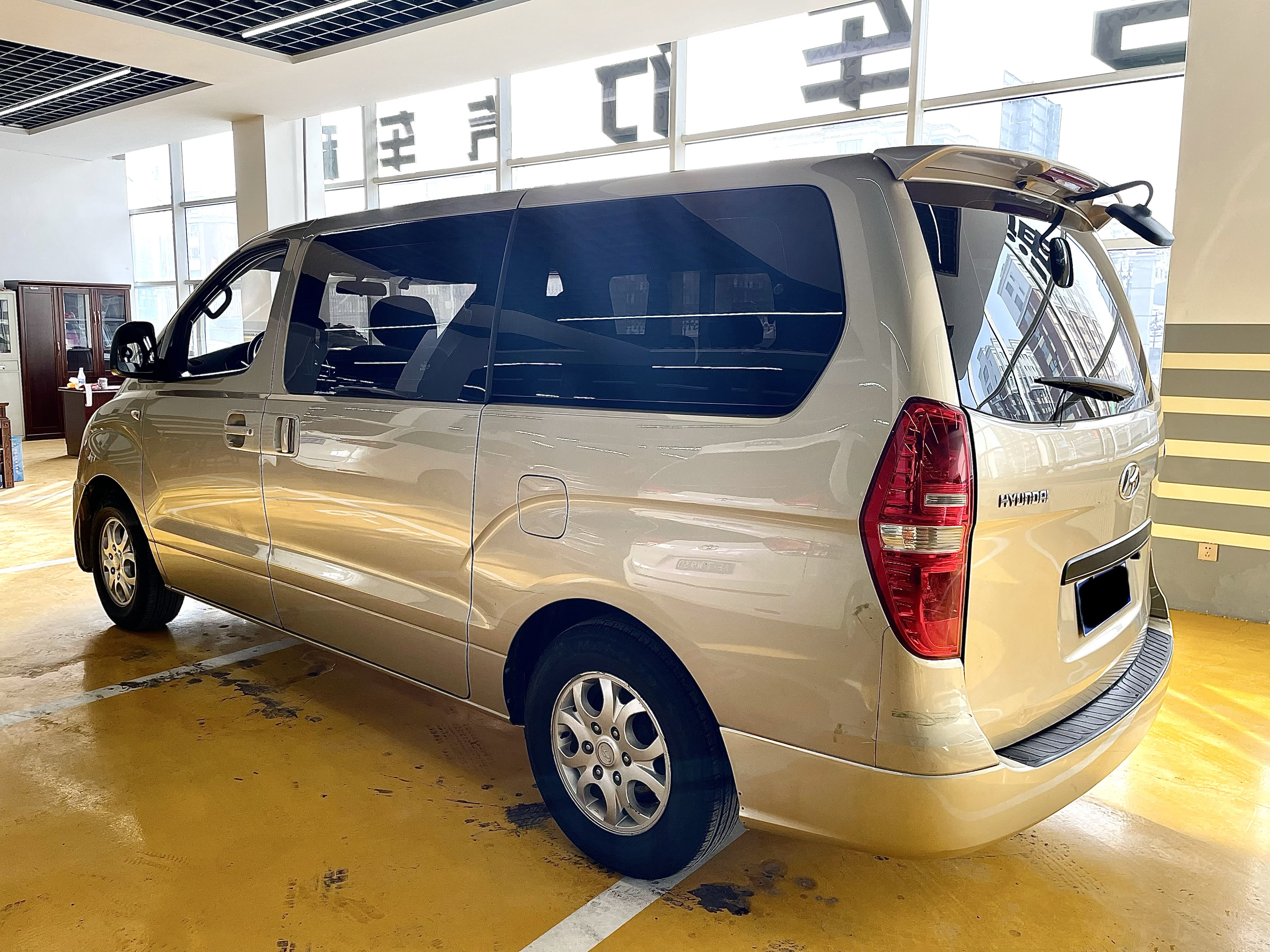 Hyundai H-1 2011 #5 Hyundai H-1 2011 car image #5