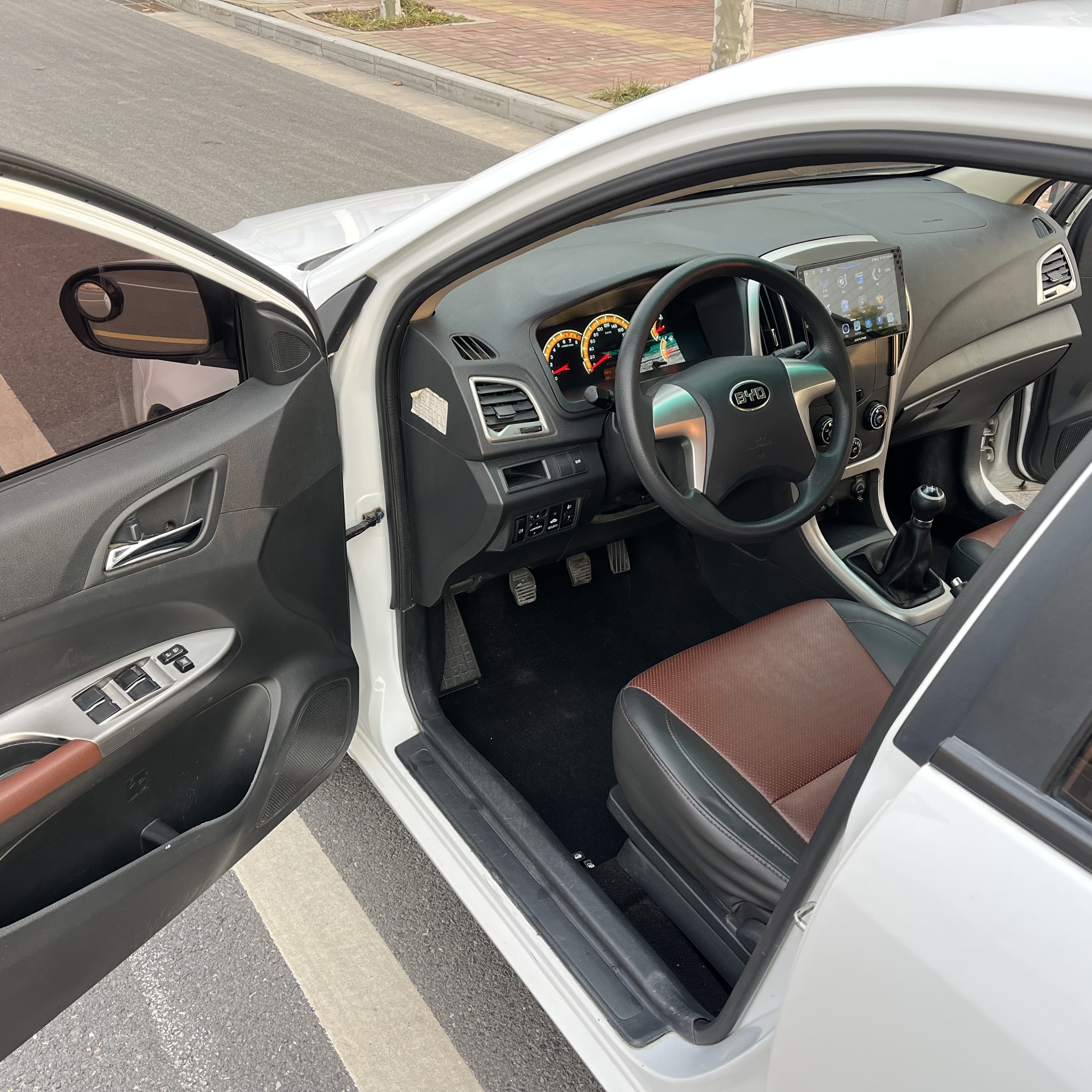 BYD F3 2015 car image #5