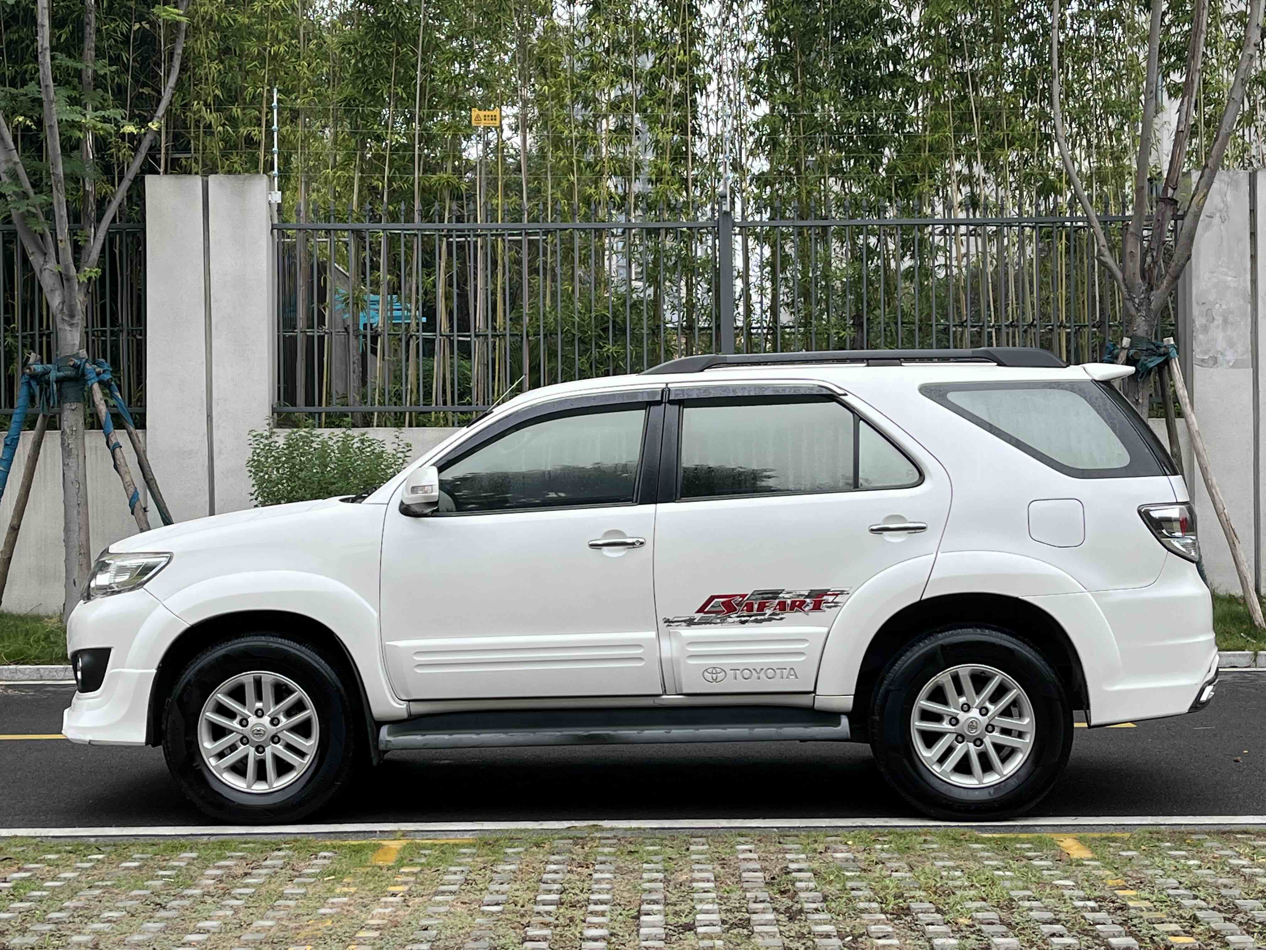 Toyota Fortuner 2015 immagine di auto #5