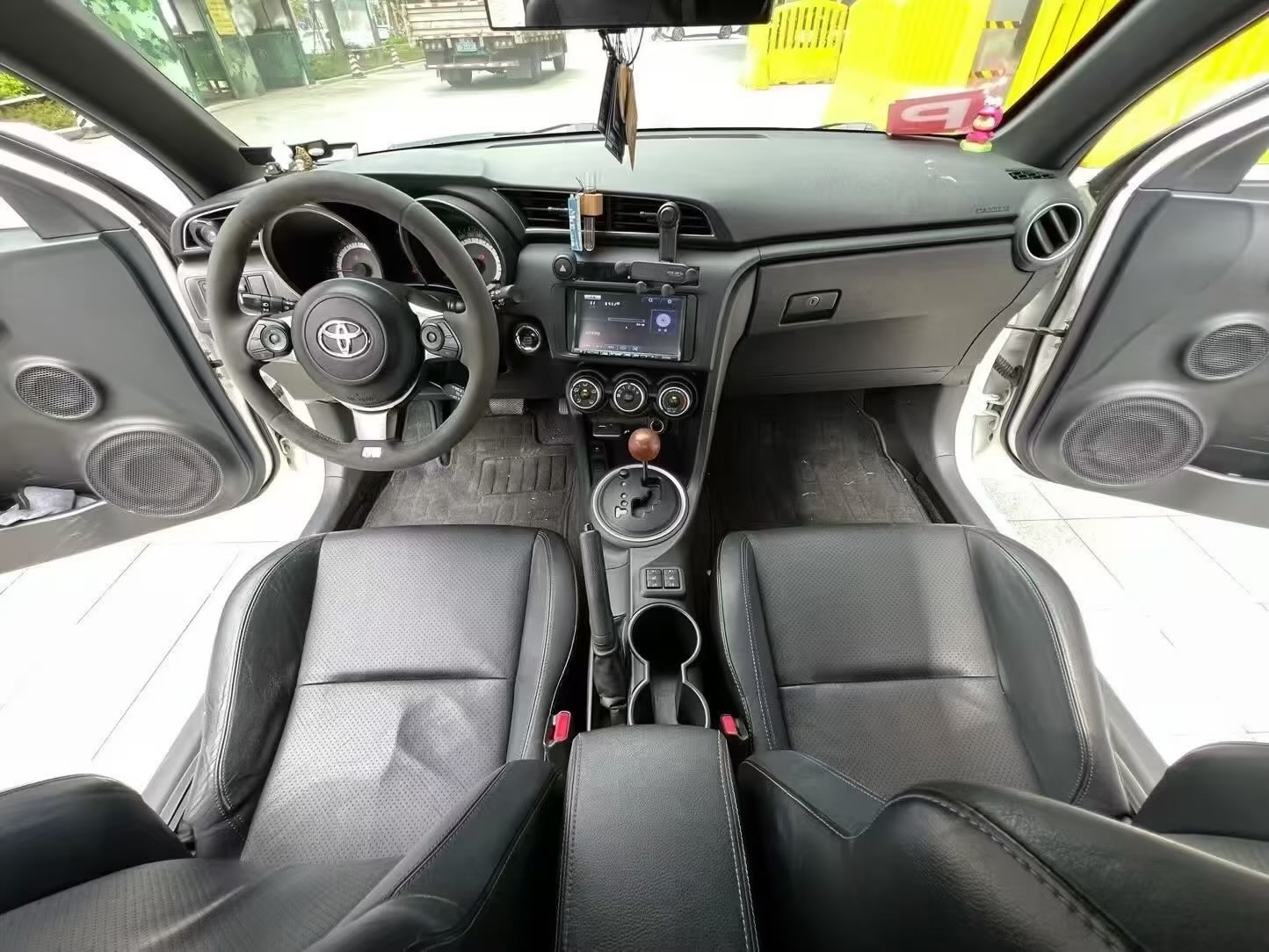 Toyota Zelas 2011 imagem de carro #5