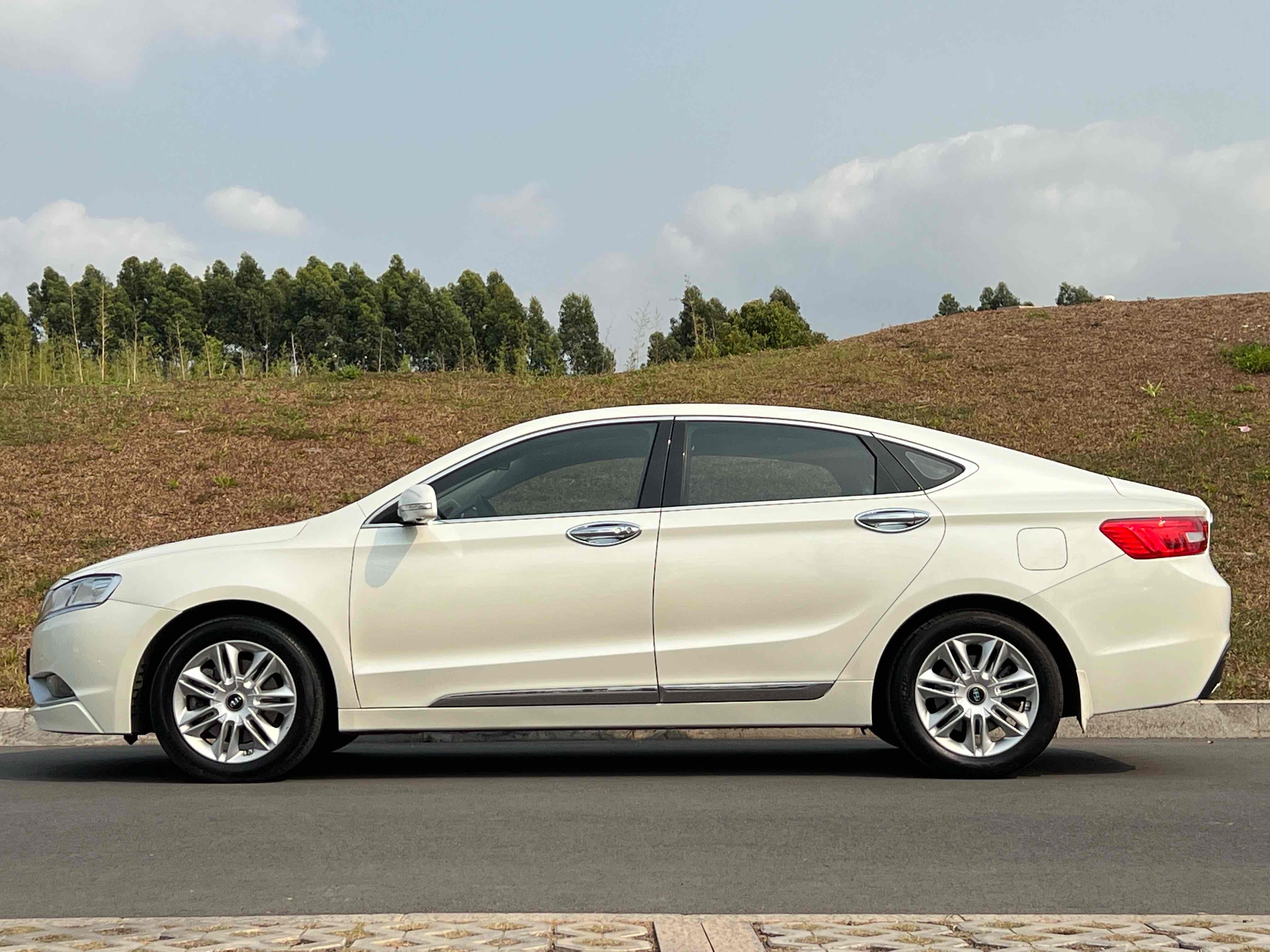 GEELY Ulion 2015 immagine di auto #5