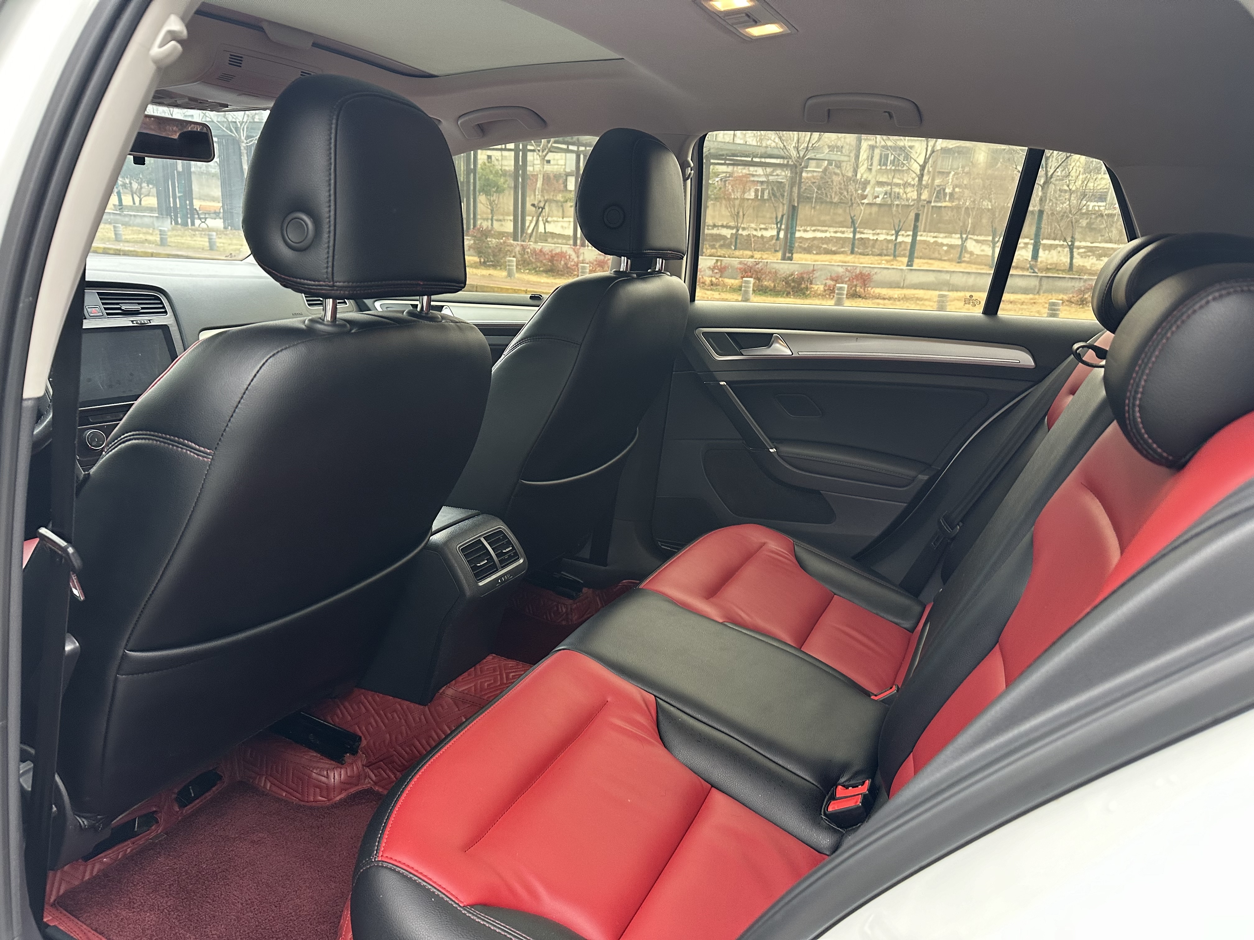 Volkswagen Golf 2018 car image #5