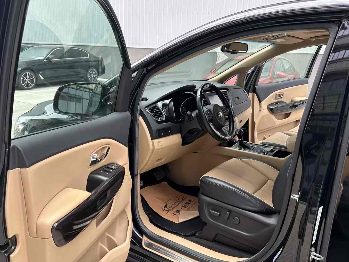 Kia Carnival (Imported) 2015 immagine di auto #5