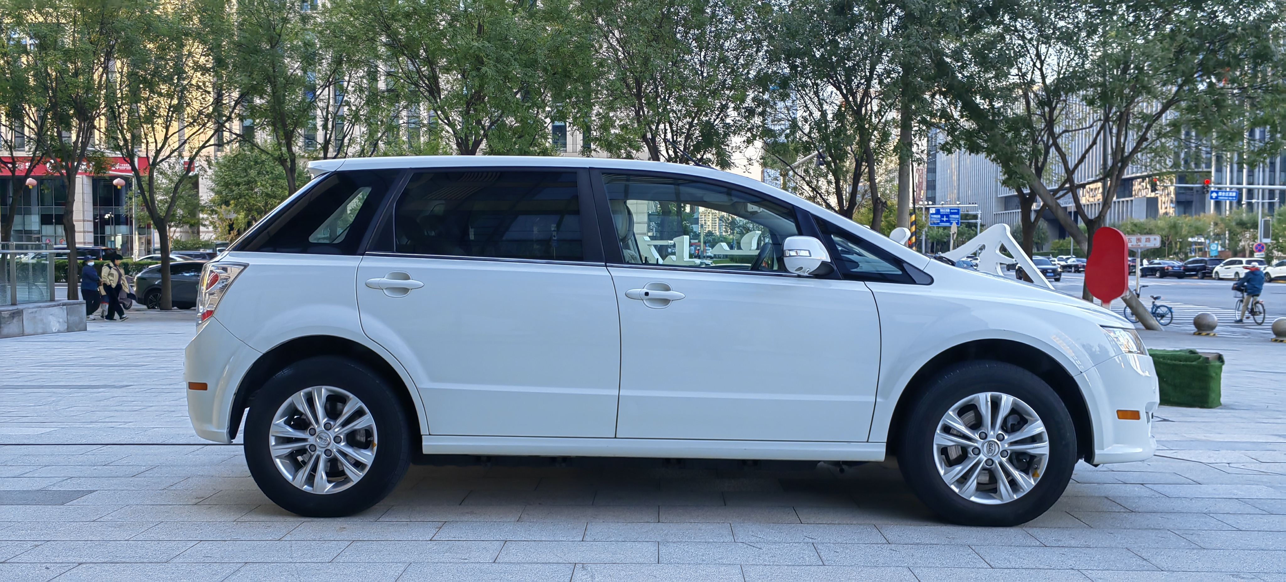 BYD e6 2016 #5 BYD e6 2016 car image #5