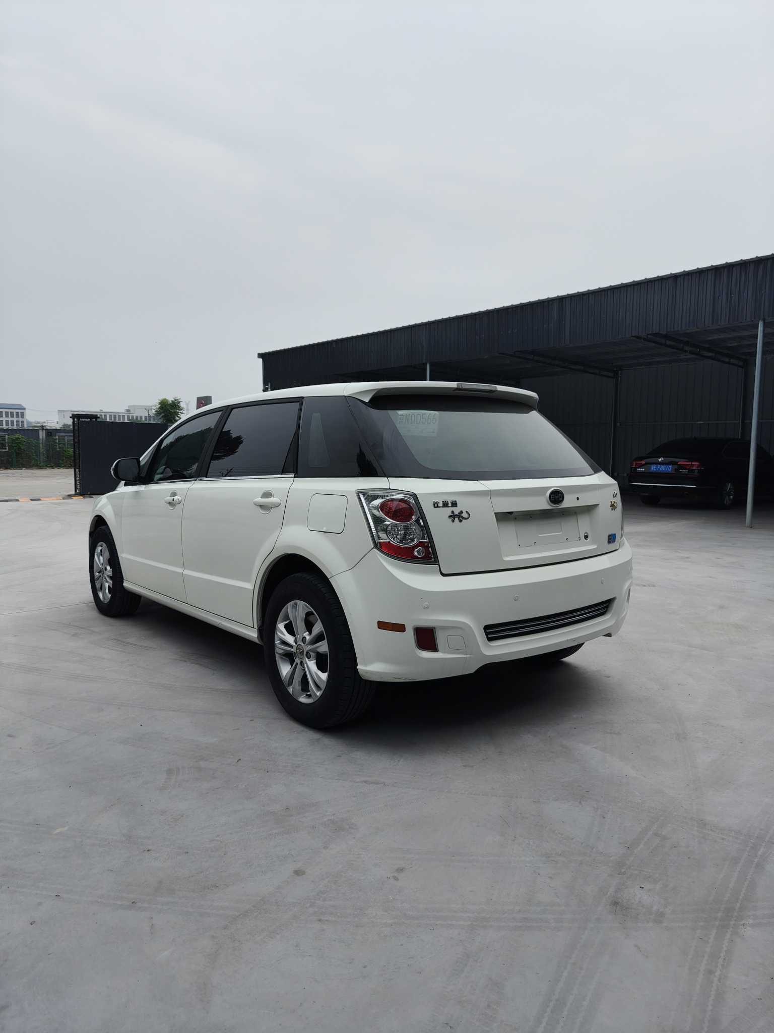 BYD e6 2016 #5 BYD e6 2016 car image #5