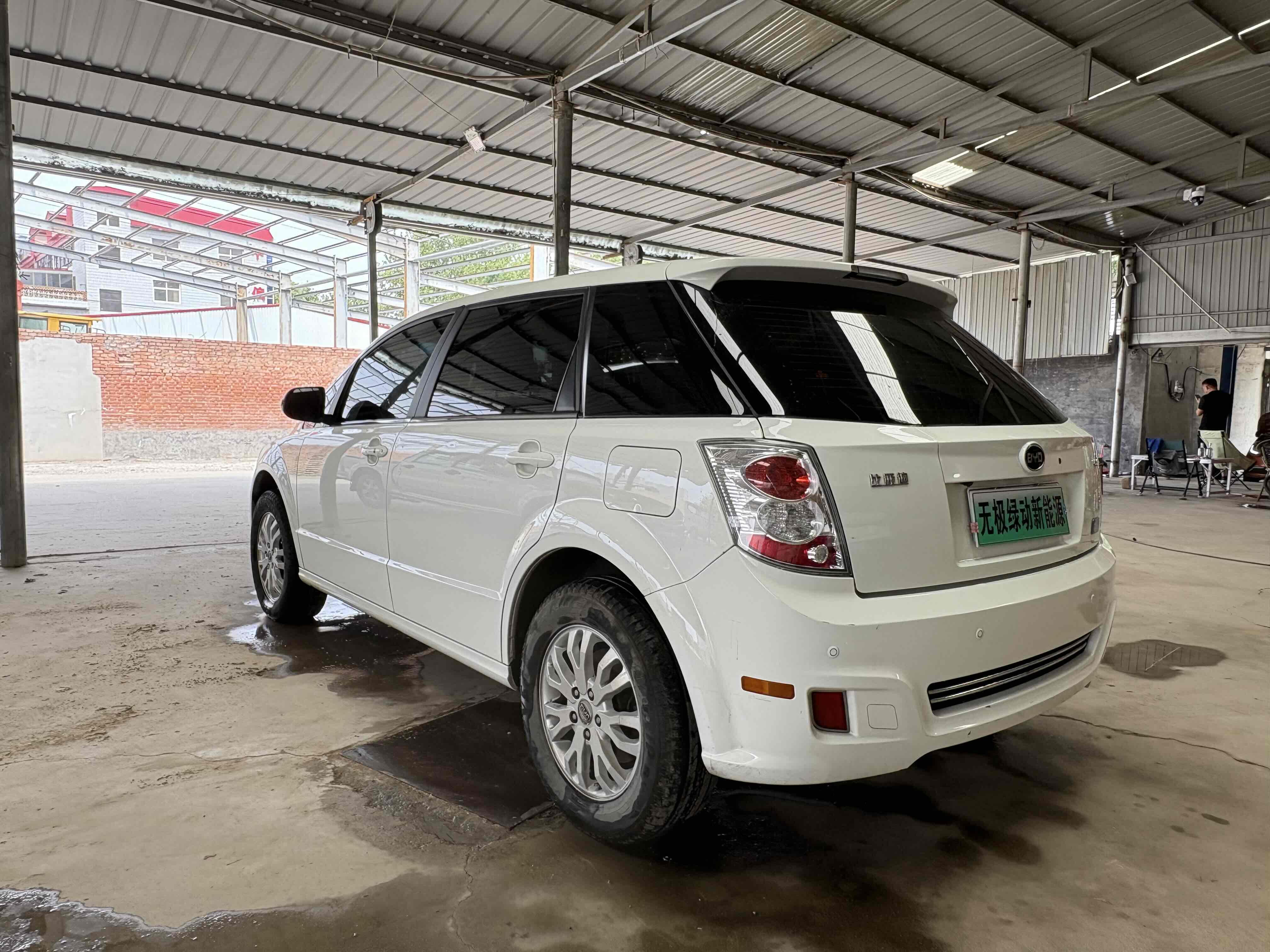 BYD e6 2015 car image #5