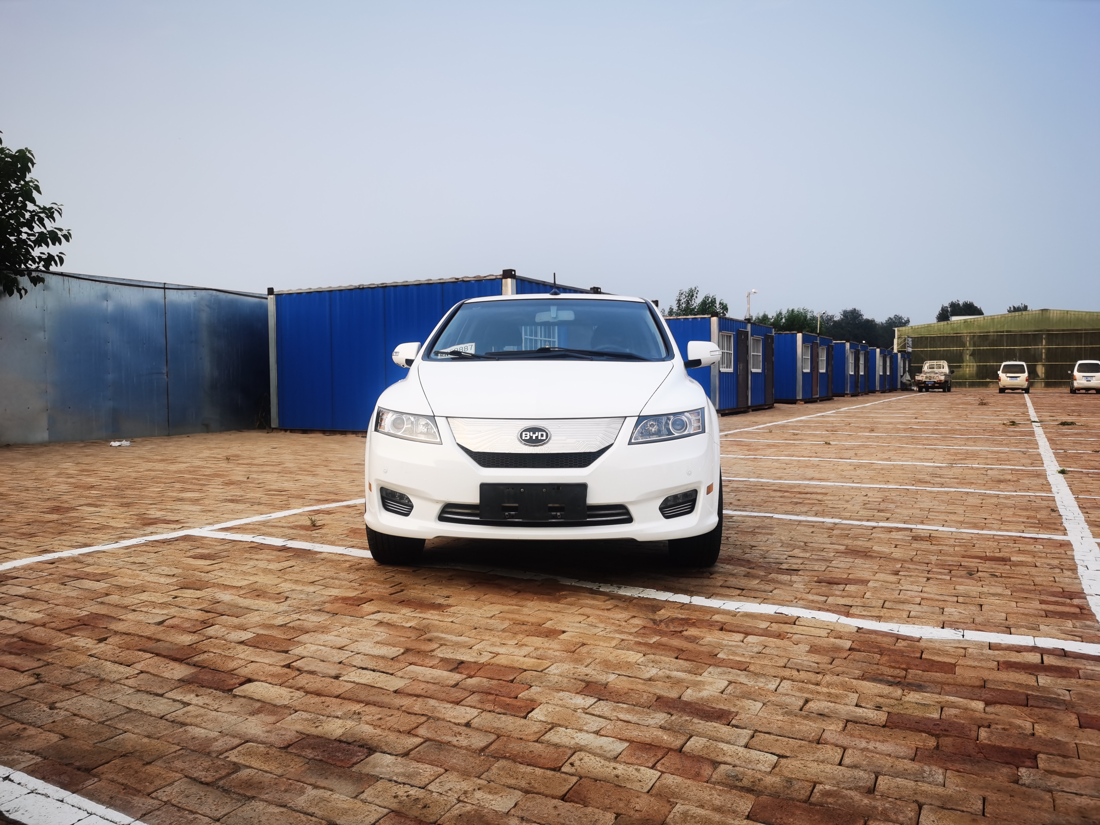 BYD e6 2017 #5 BYD e6 2017 car image #5