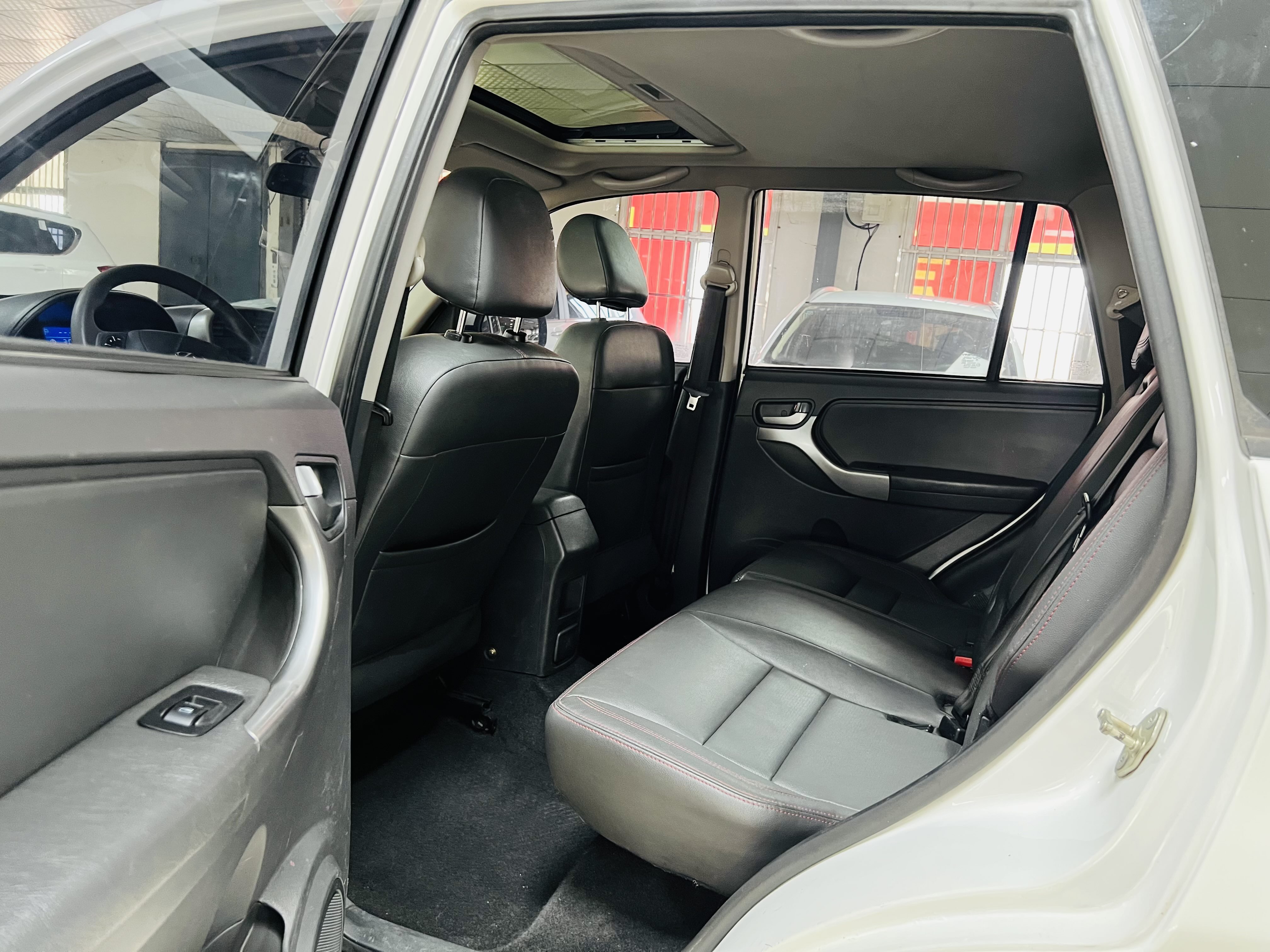 Tiggo 3 2015 #5 Tiggo 3 2015 car image #5