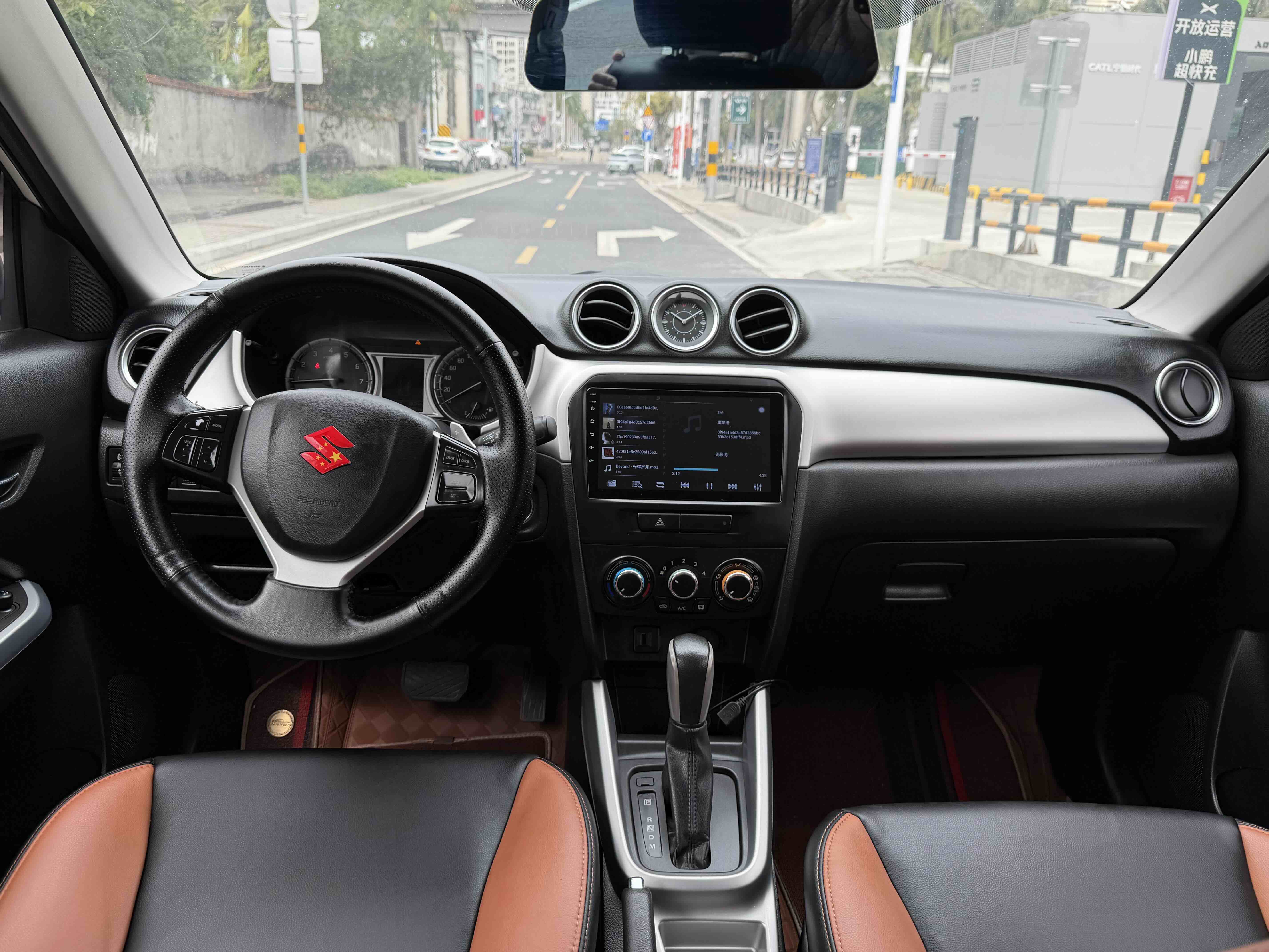 Suzuki Vitara 2019 image de voiture #5