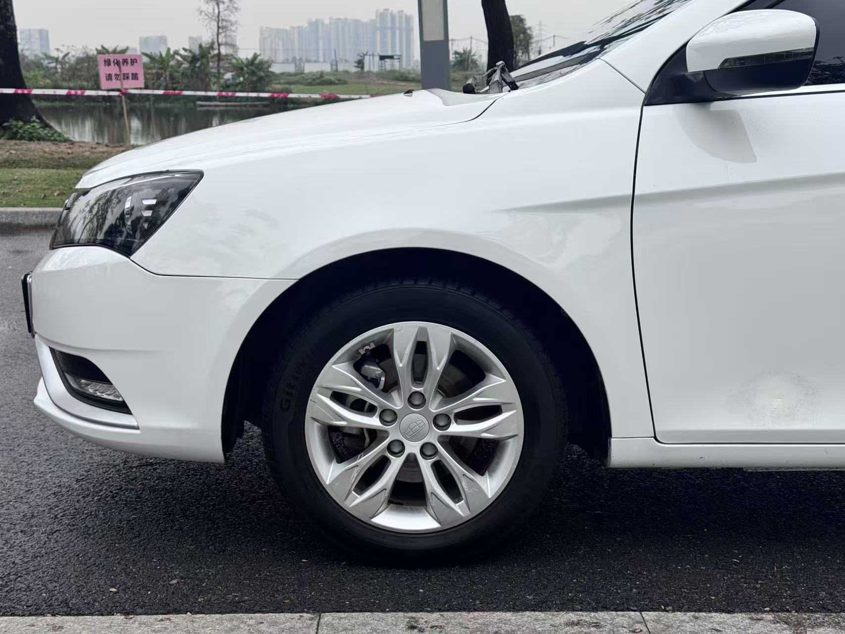 GEELY Emgrand 2016 car image #5