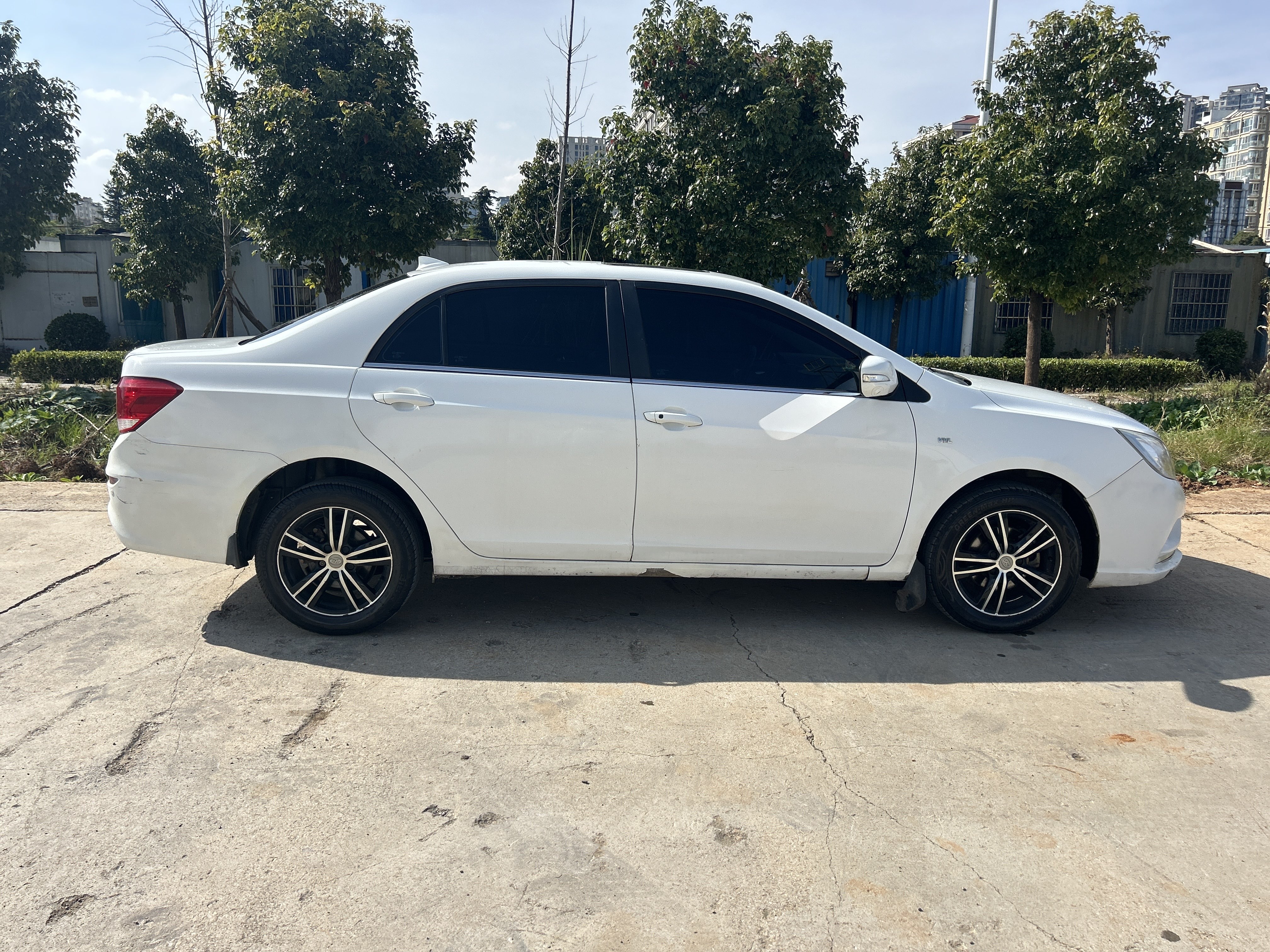 BYD SuRui 2015 #5 BYD SuRui 2015 car image #5