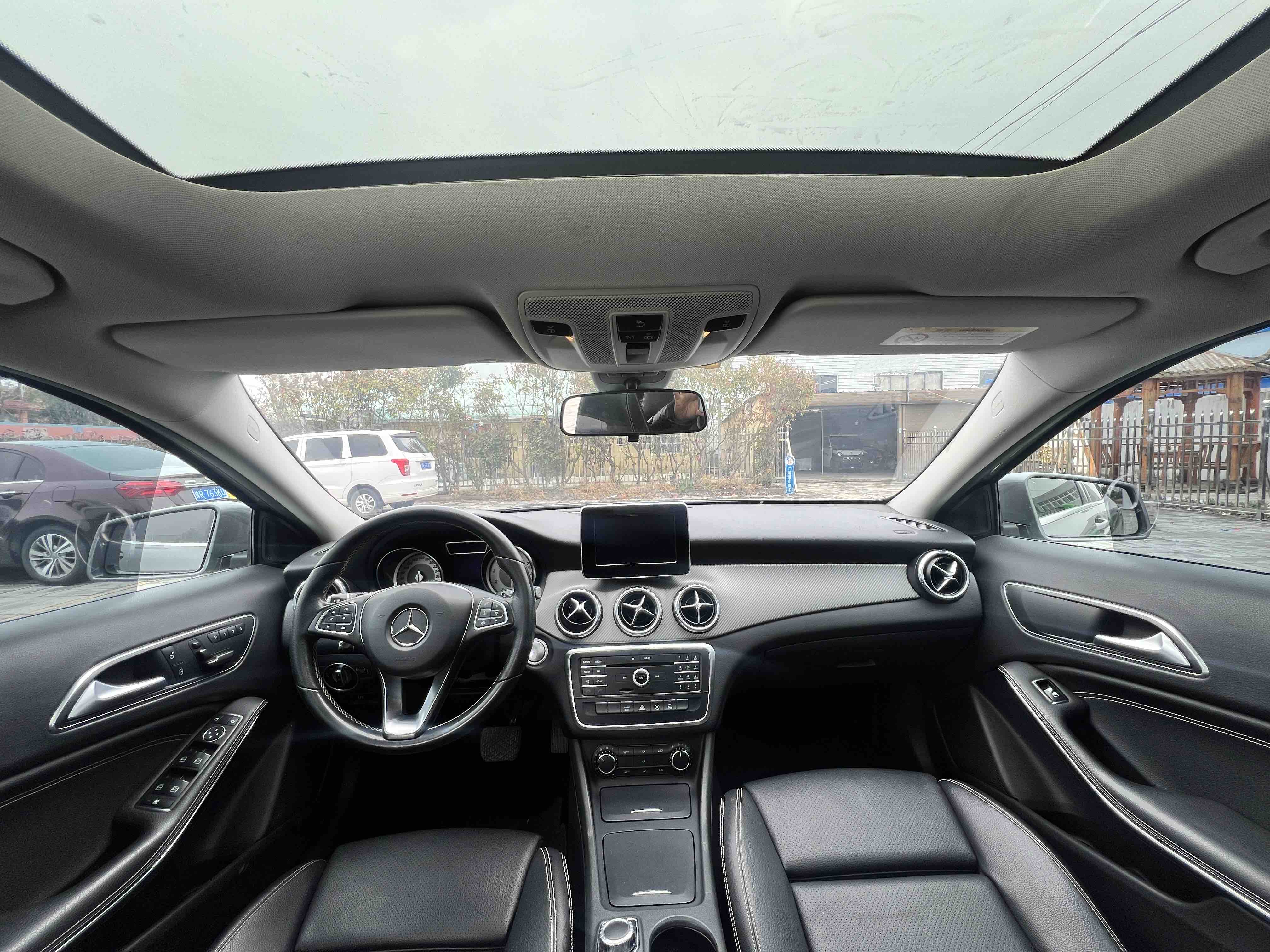 Mercedes-Benz GLA Class 2017 immagine di auto #5